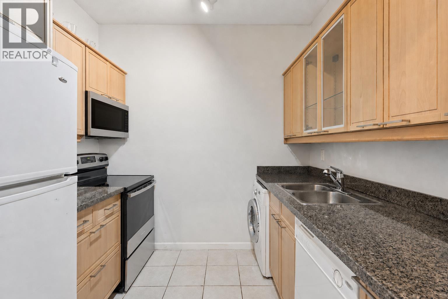 304 827 W 16TH Street, North Vancouver