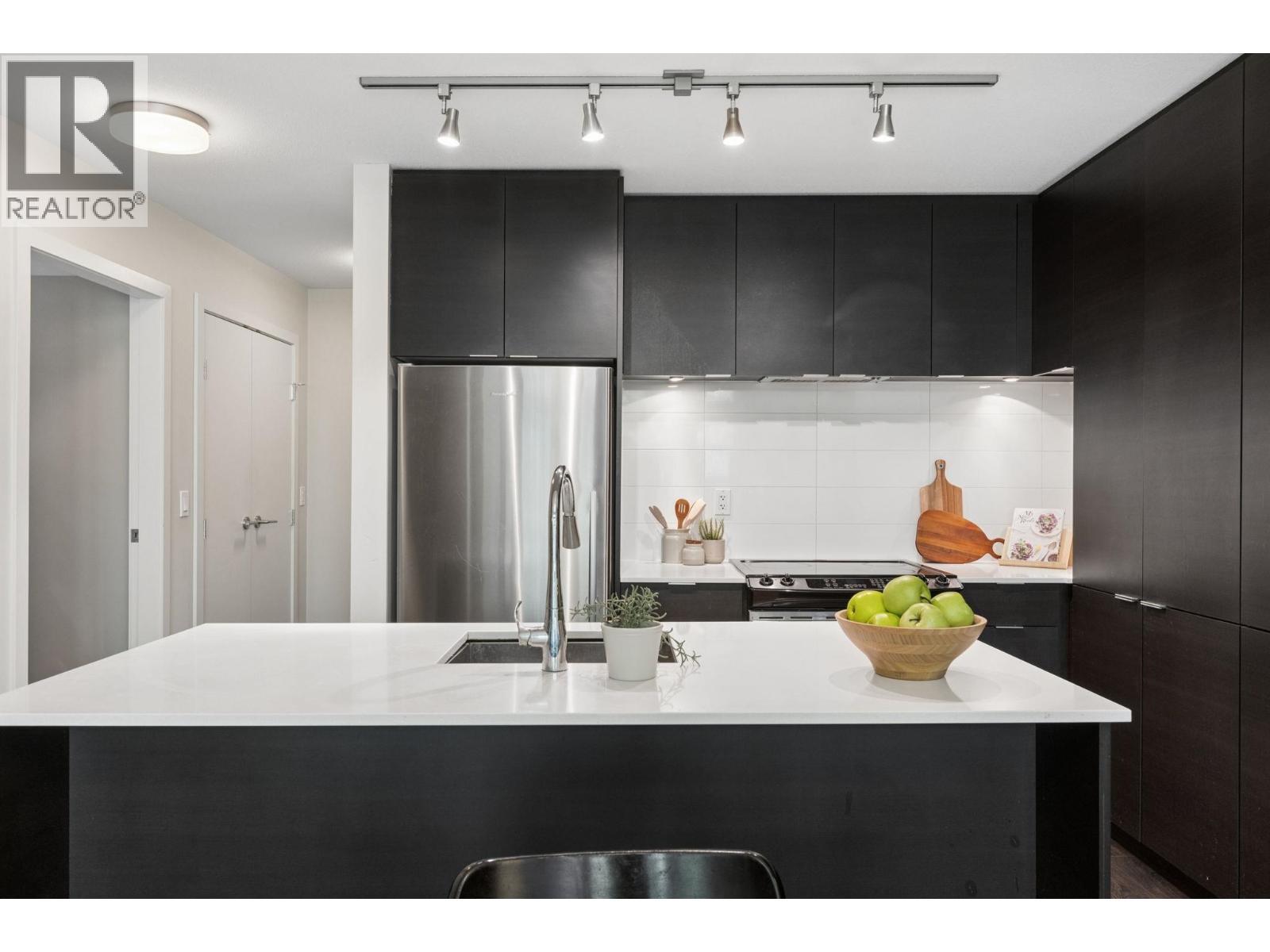 506 1679 Lloyd Avenue, North Vancouver