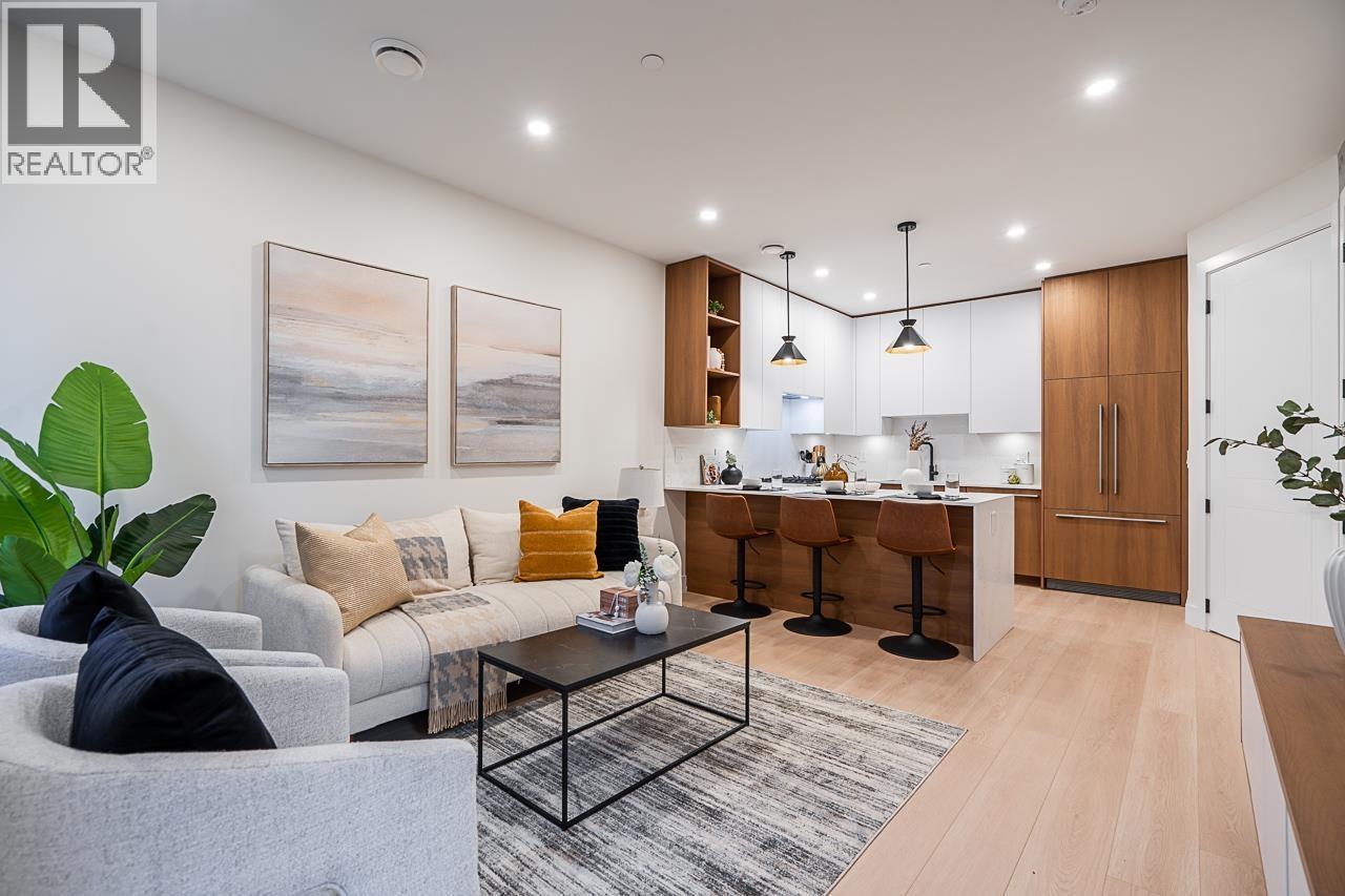3 3638 Normandy Drive, Vancouver