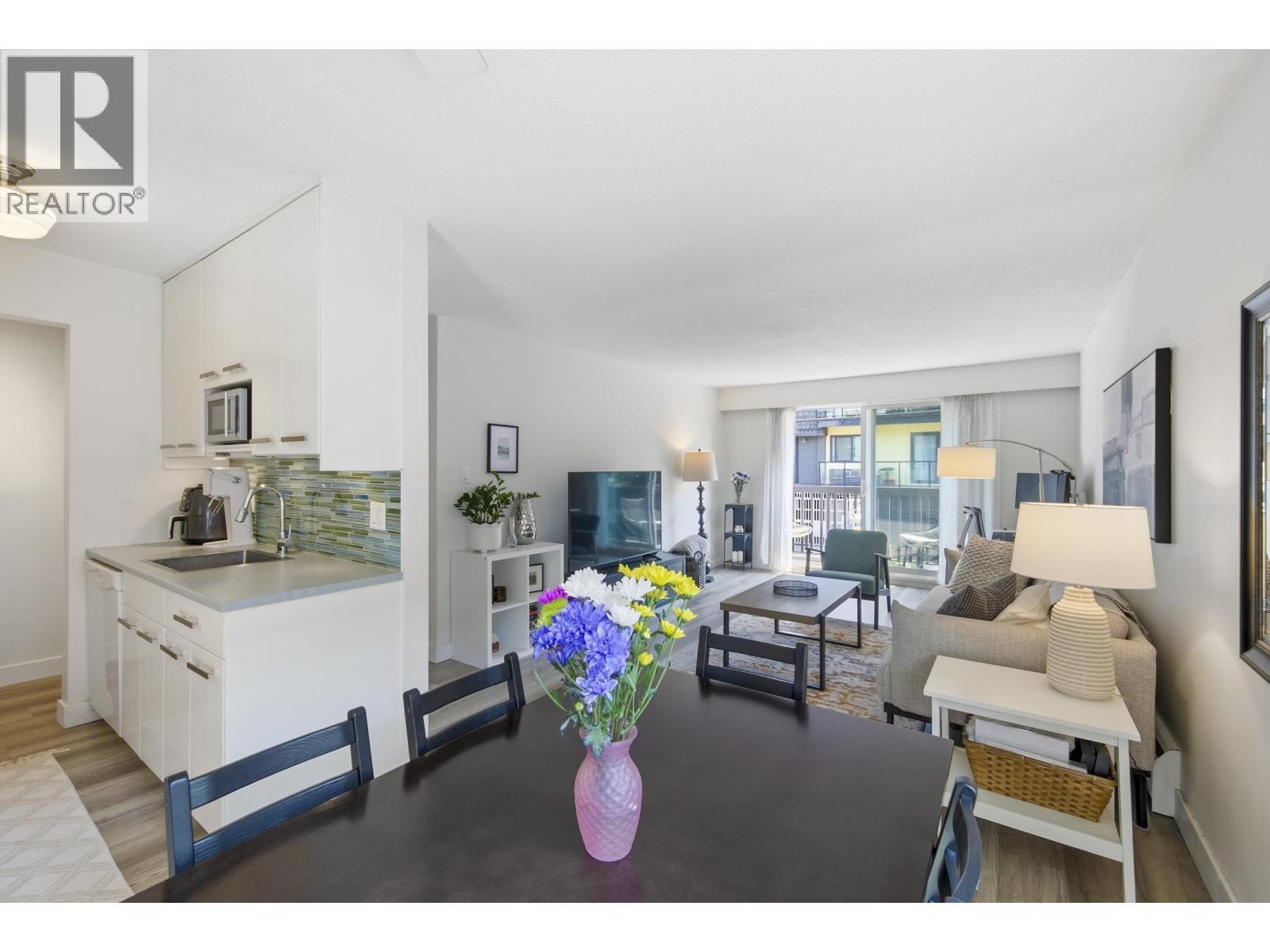 203 270 W 3RD Street, North Vancouver