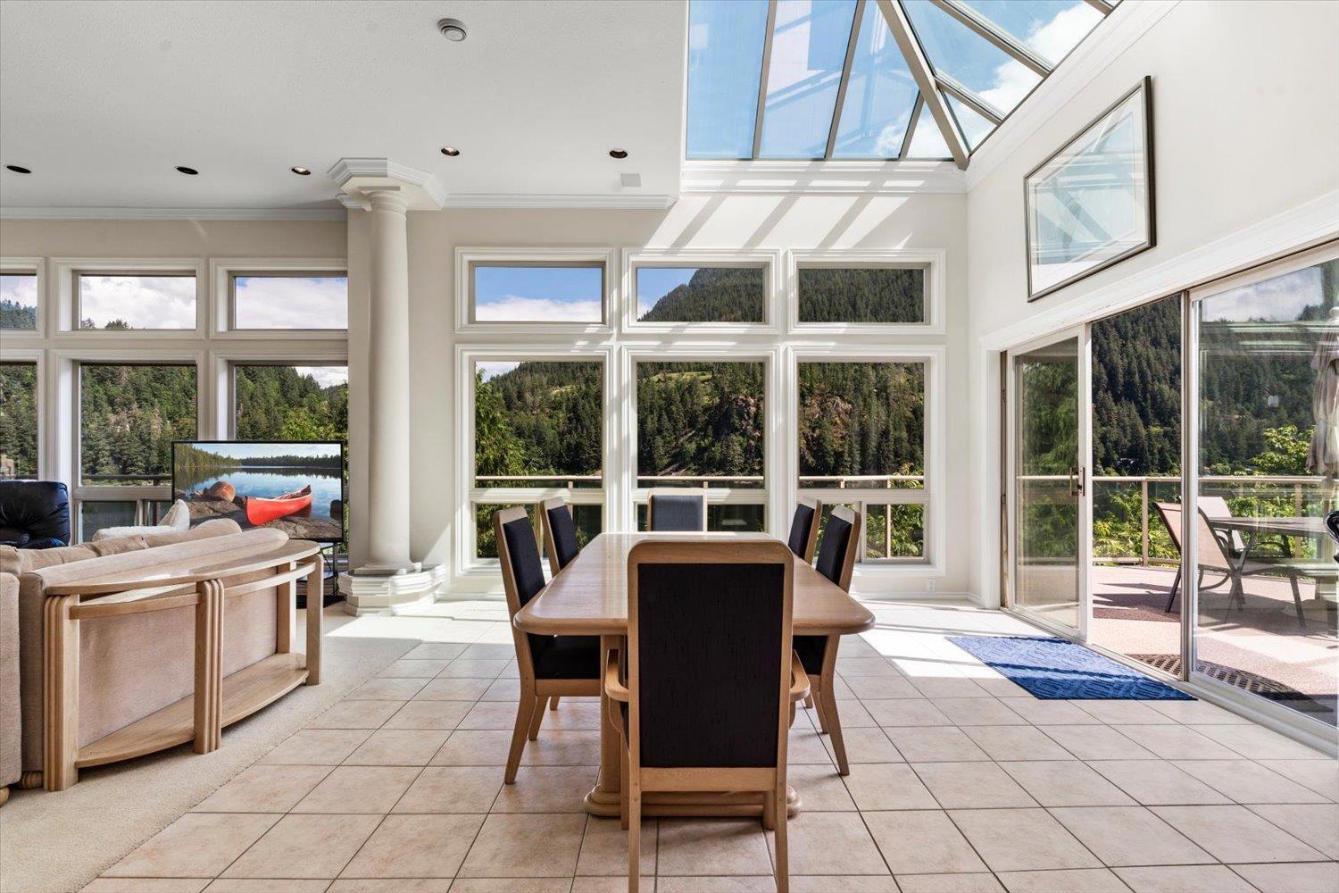 21313 Lakeview Crescent, Hope