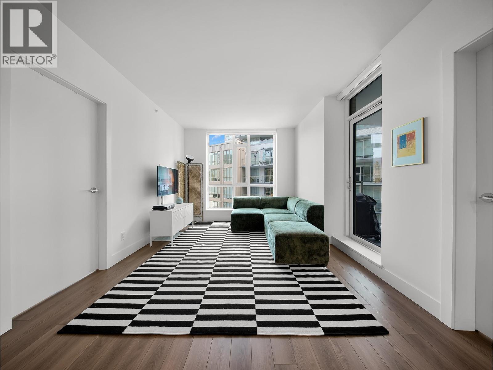 404 2375 Emery Court, North Vancouver