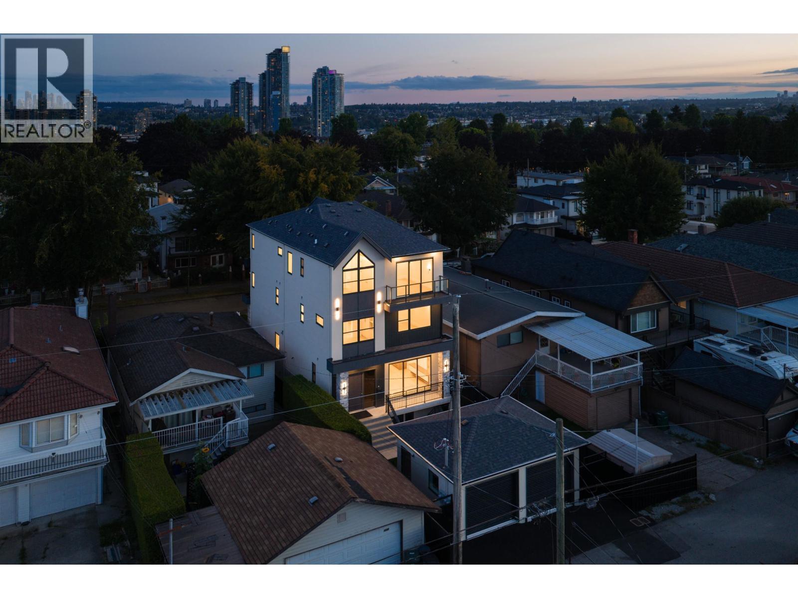 2 4331 Union Street, Burnaby