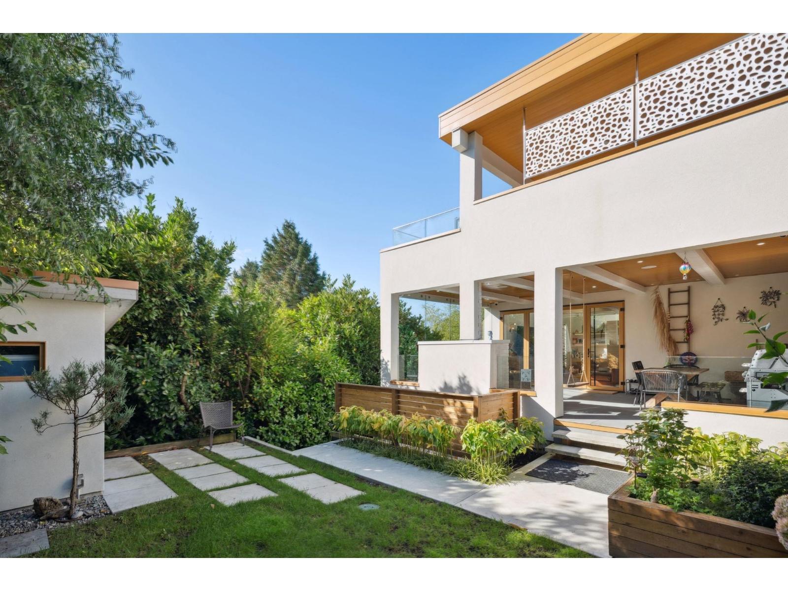 828 Stevens Street, White Rock