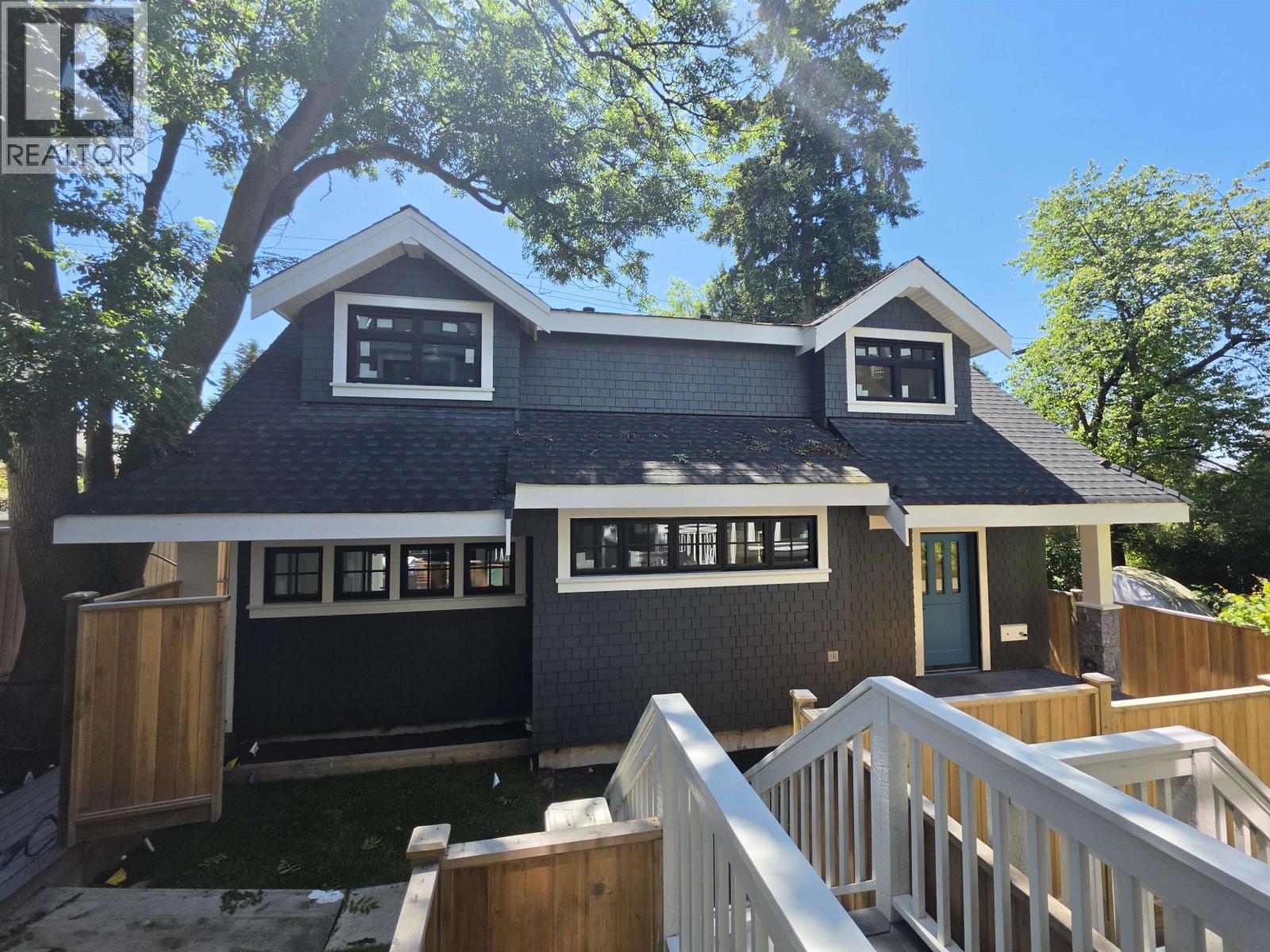 2570 W 2ND Avenue, Vancouver