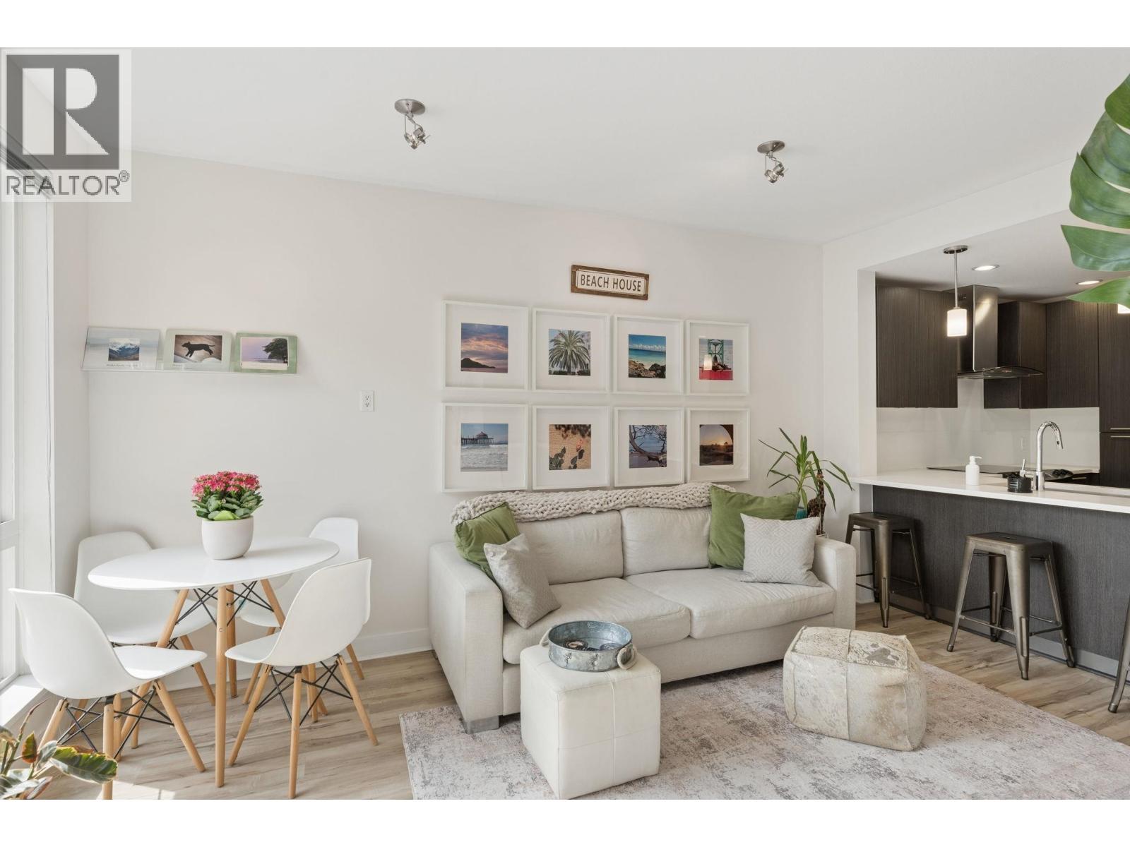 312 733 W 3RD Street, North Vancouver