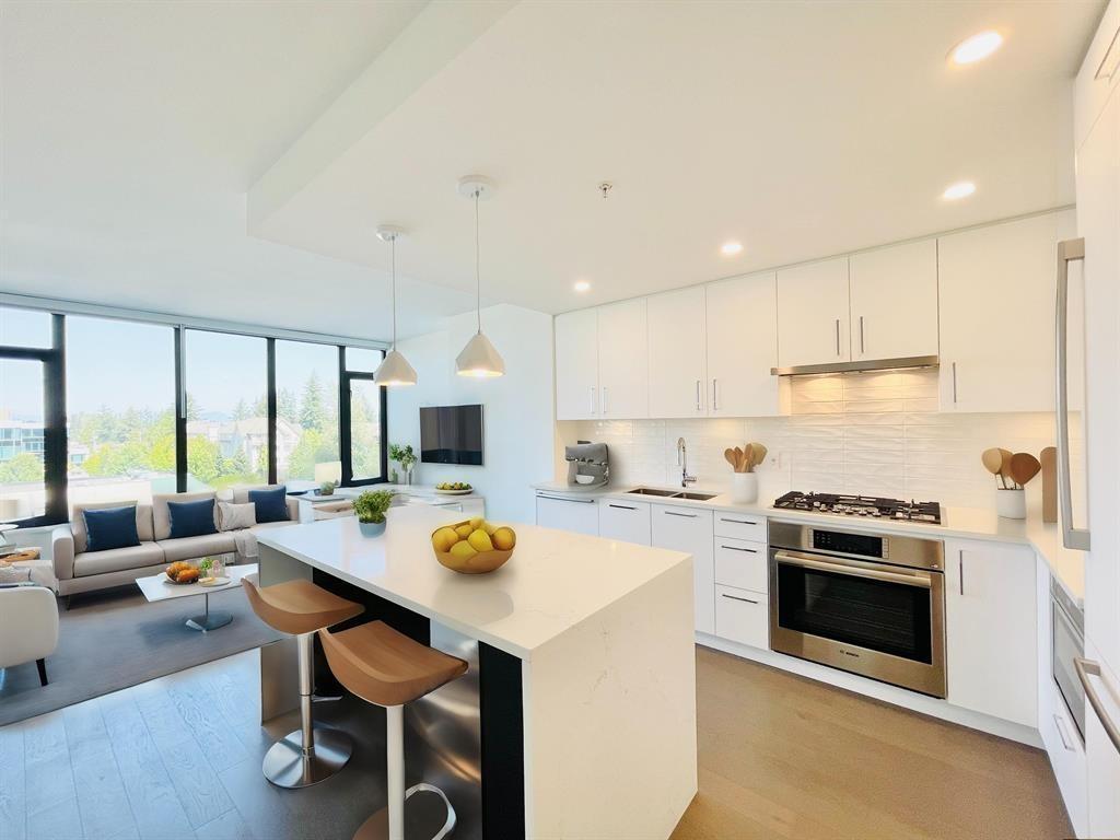 303 1588 Johnston Road, White Rock