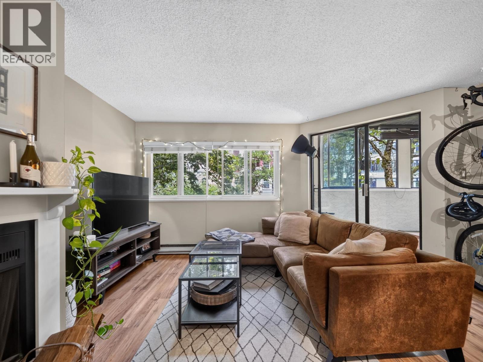 202 936 Bute Street, Vancouver