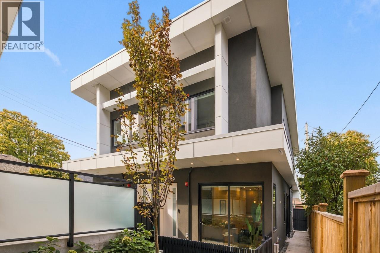 2 2509 Kitchener Street, Vancouver