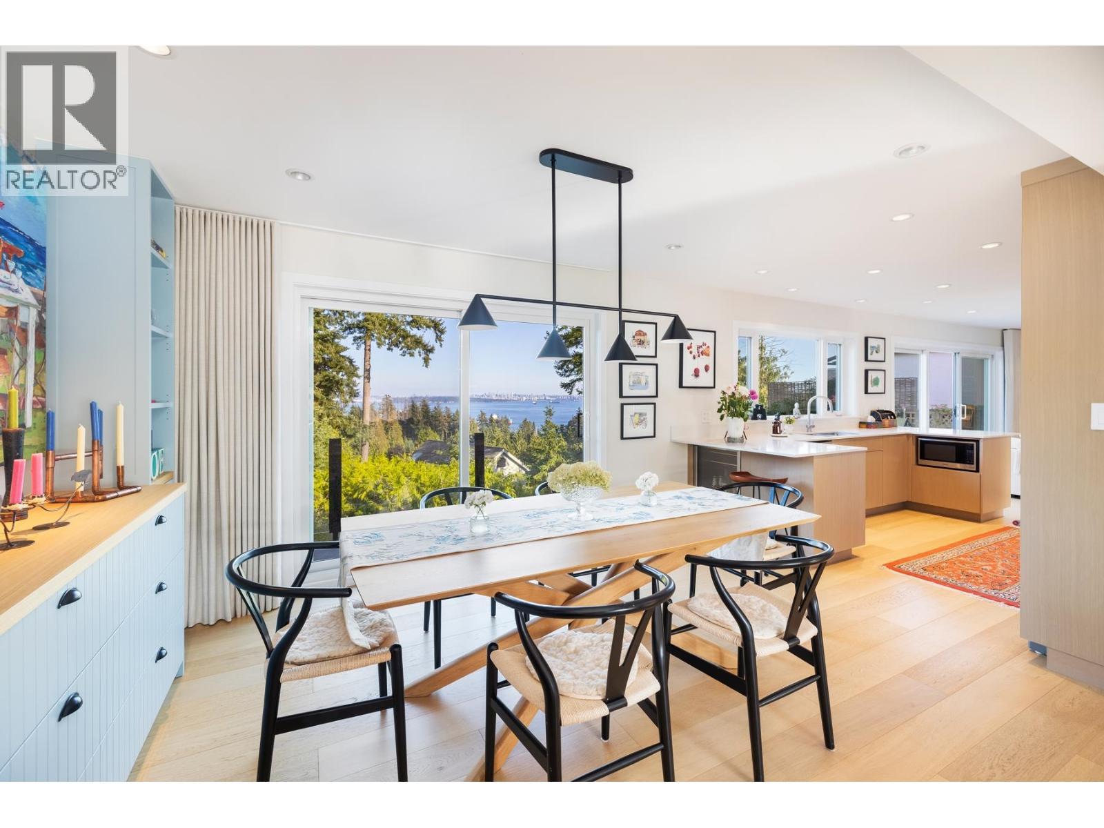 4772 Meadfeild Court, West Vancouver