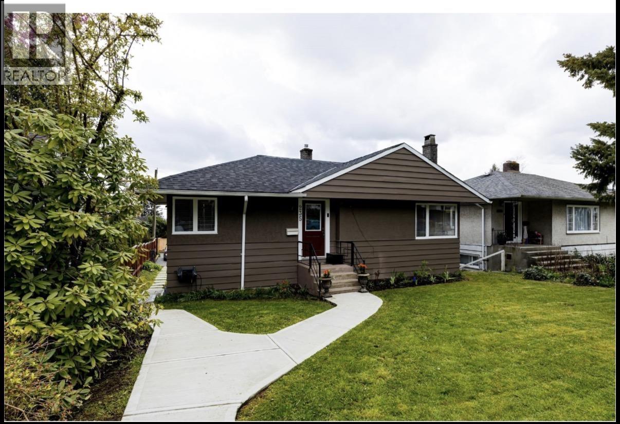 235 W 27TH Street, North Vancouver