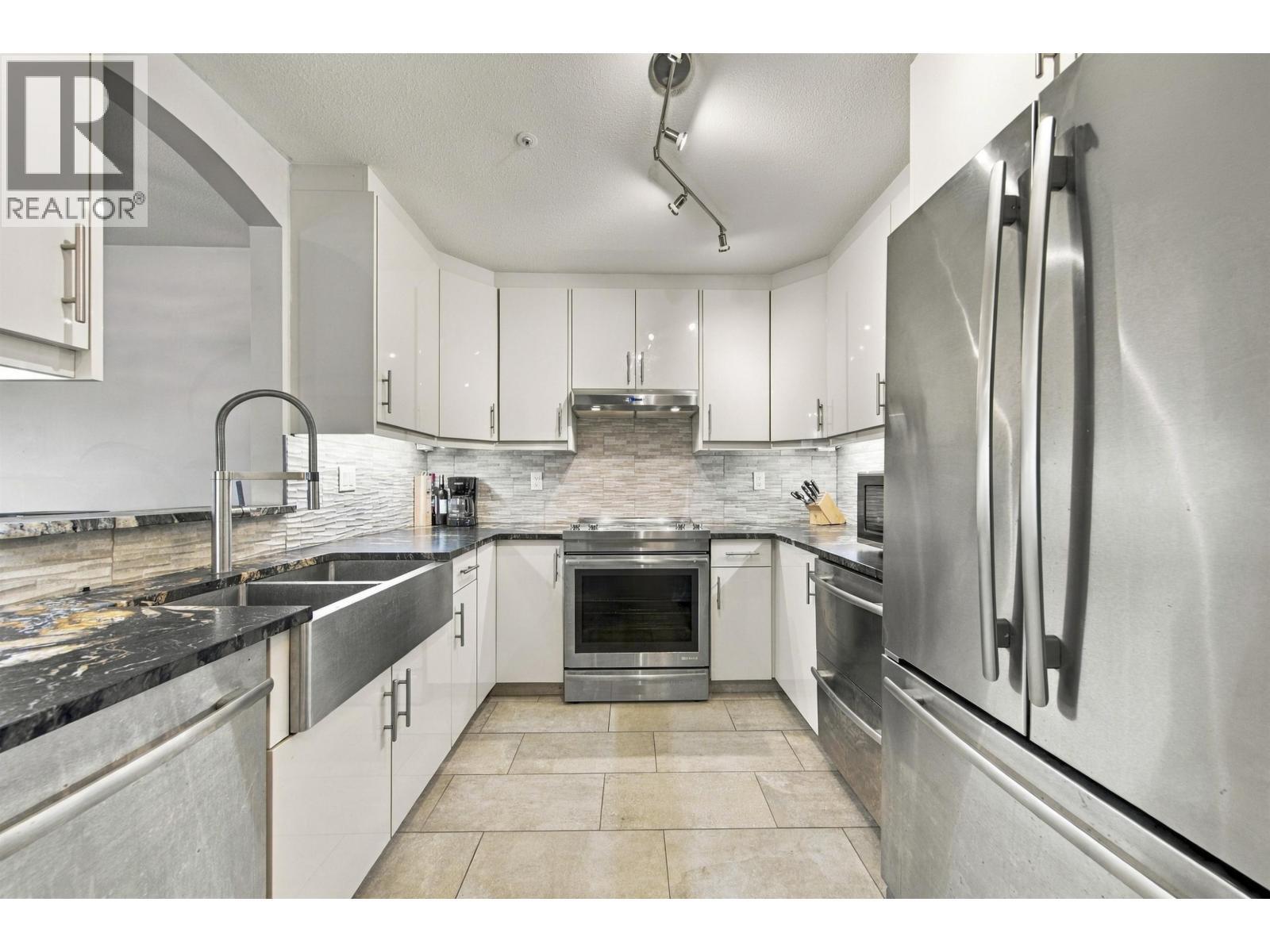 109 5835 Hampton Place, Vancouver