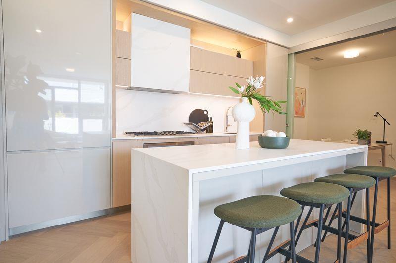 208 1342 Johnston Road, White Rock