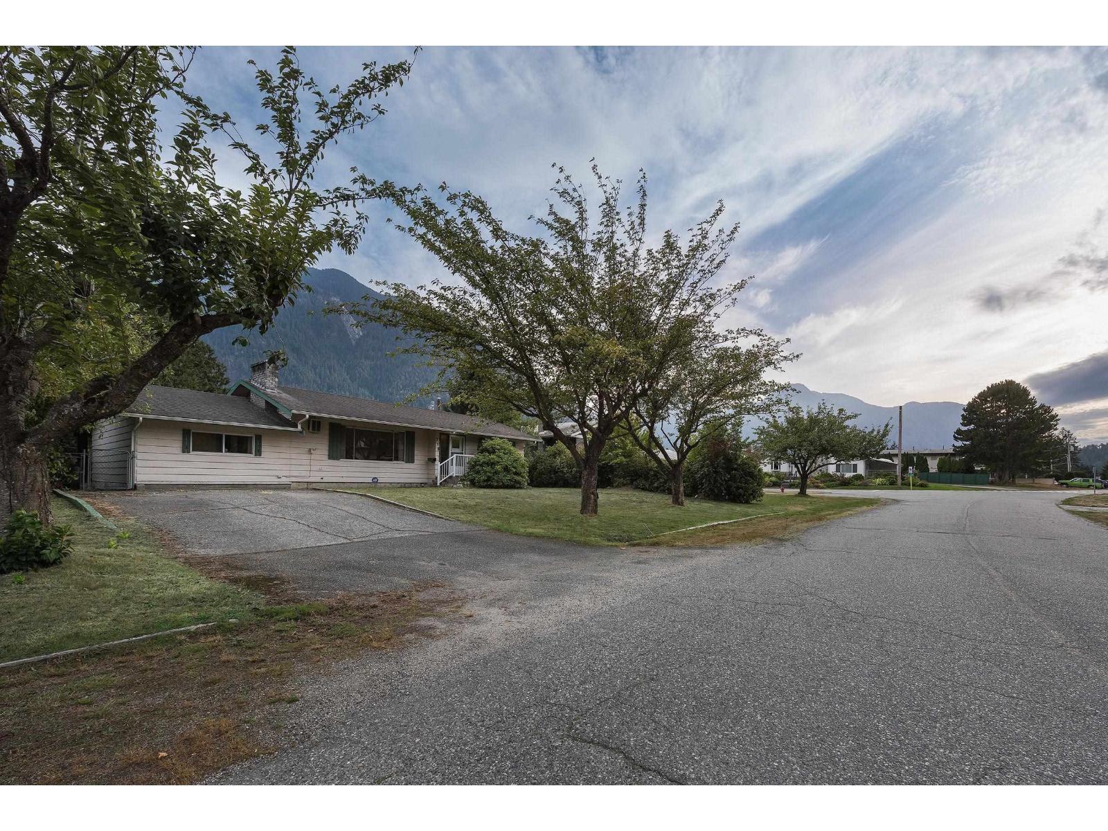 710 Coquihalla Street, Hope