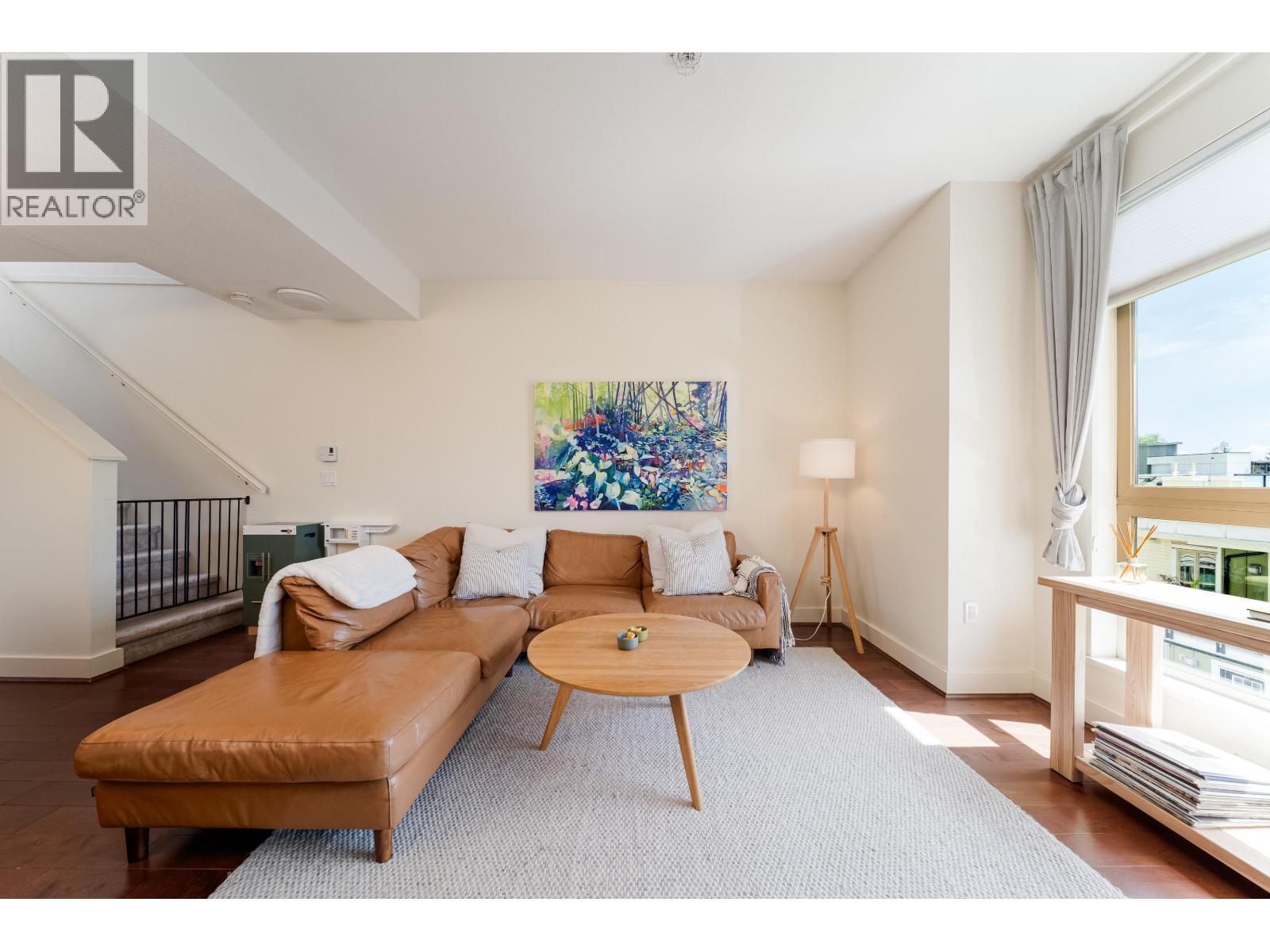 64 728 W 14TH Street, North Vancouver