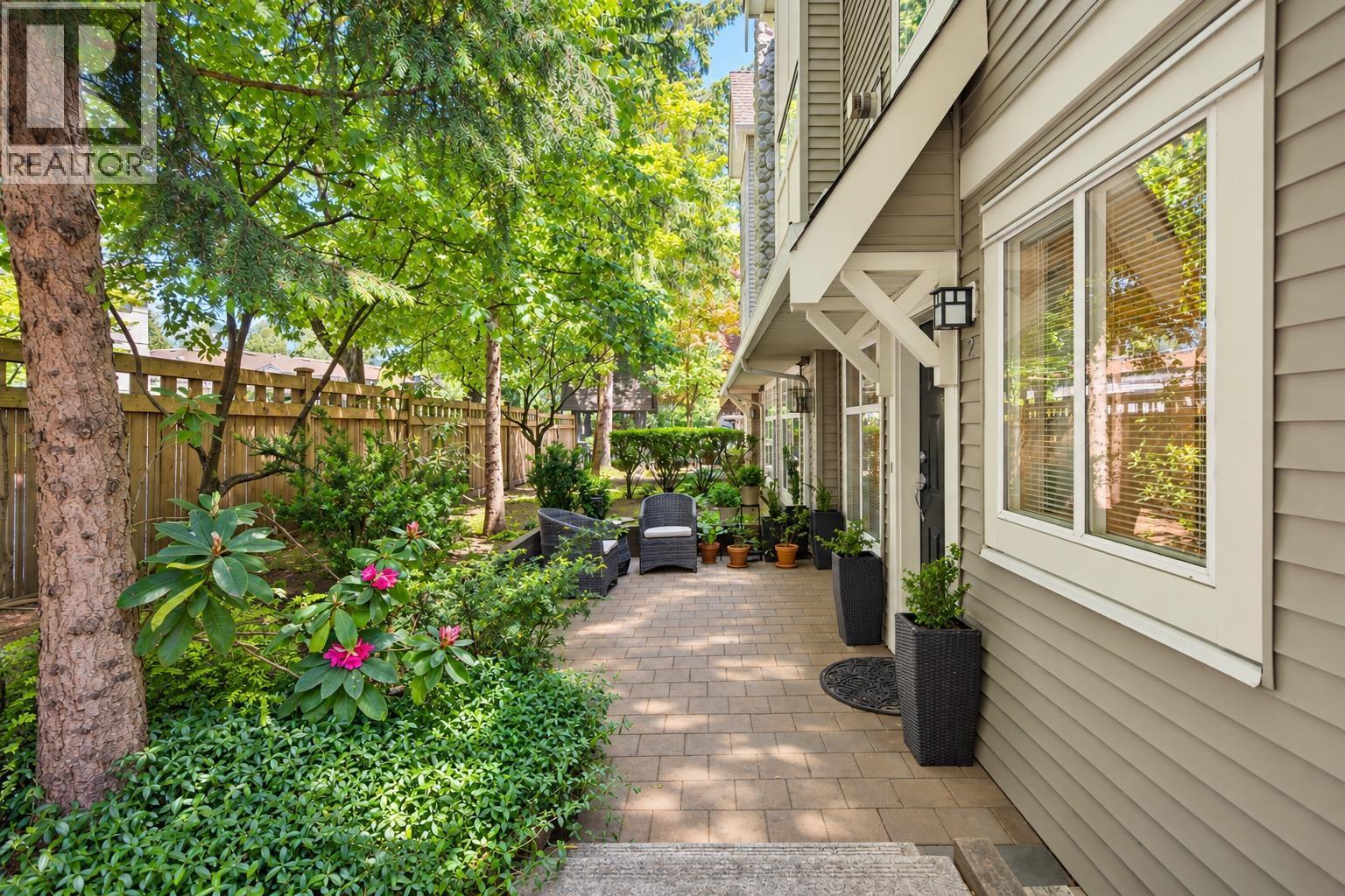 2 1071 Lynn Valley Road, North Vancouver