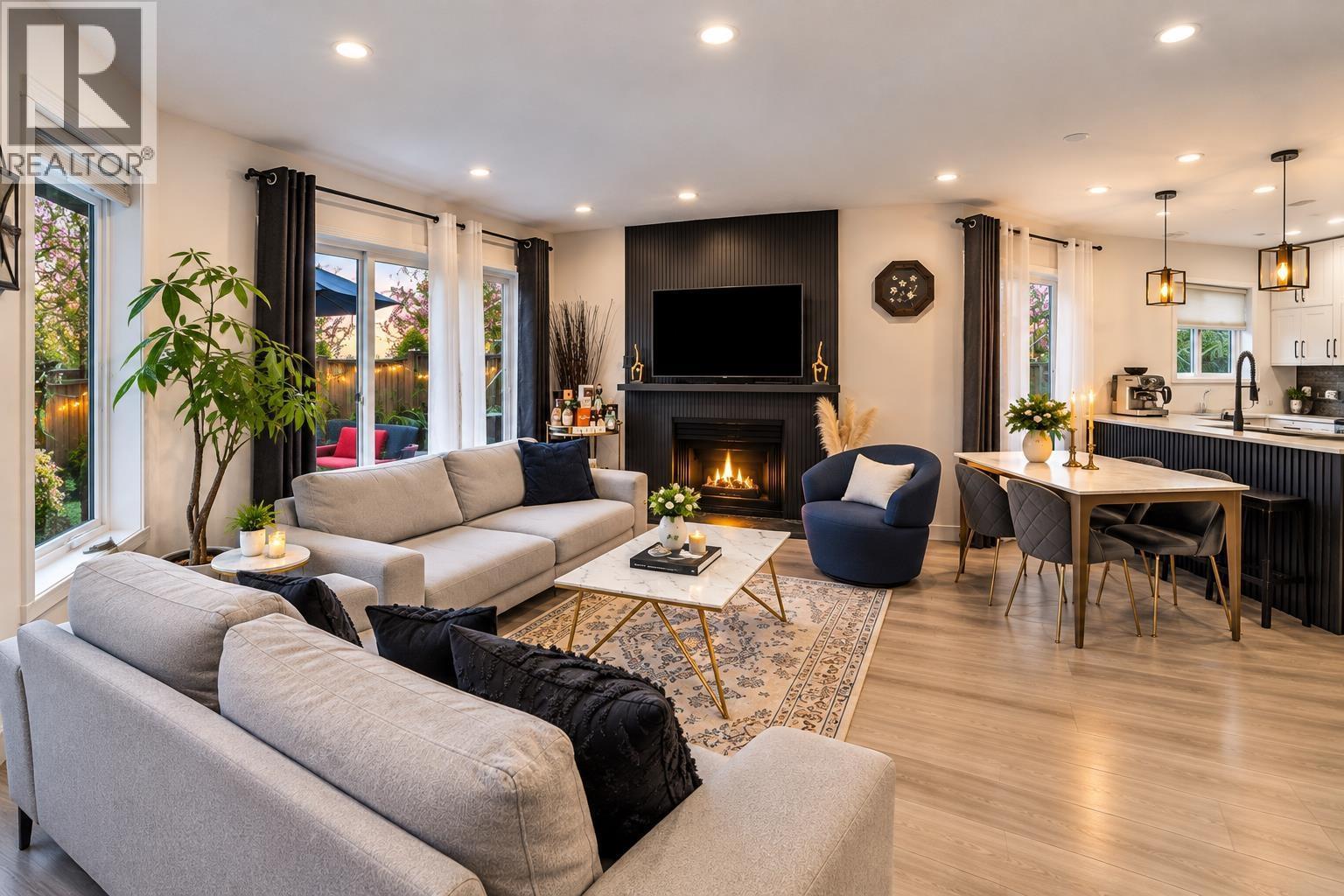 7 848 W 16TH Street, North Vancouver