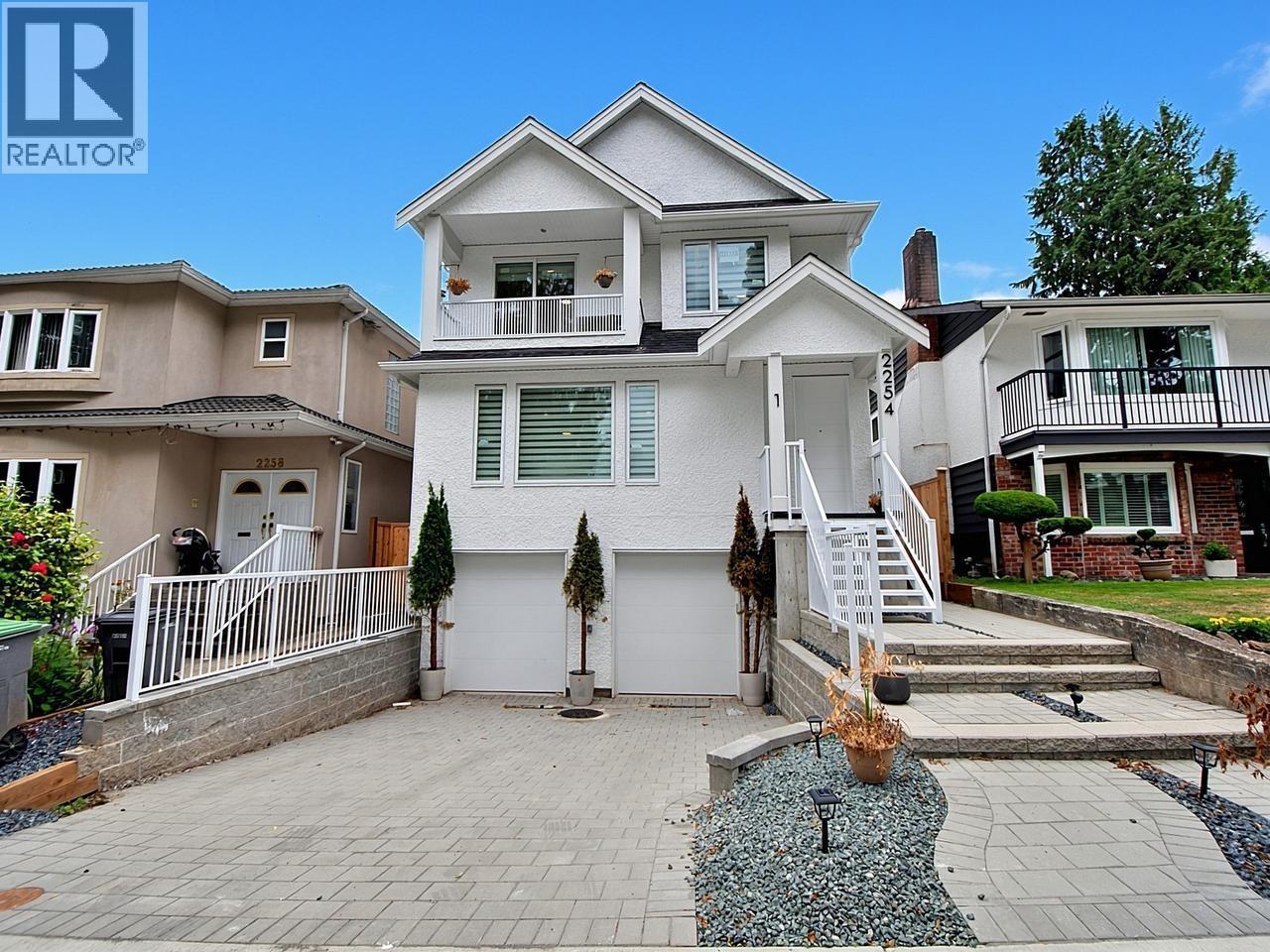 2 2254 E 24TH Avenue, Vancouver