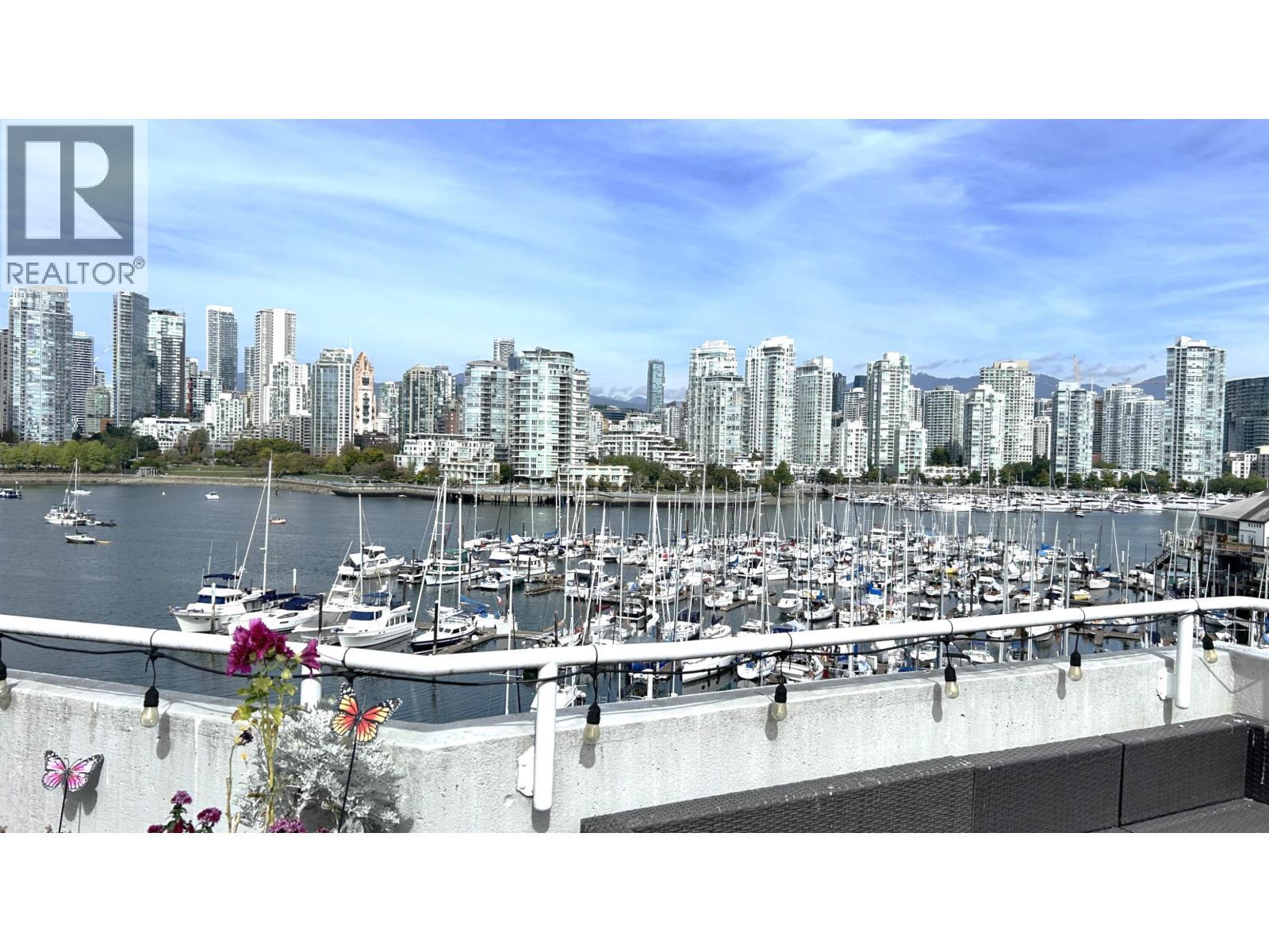315 674 Leg In Boot Square, Vancouver