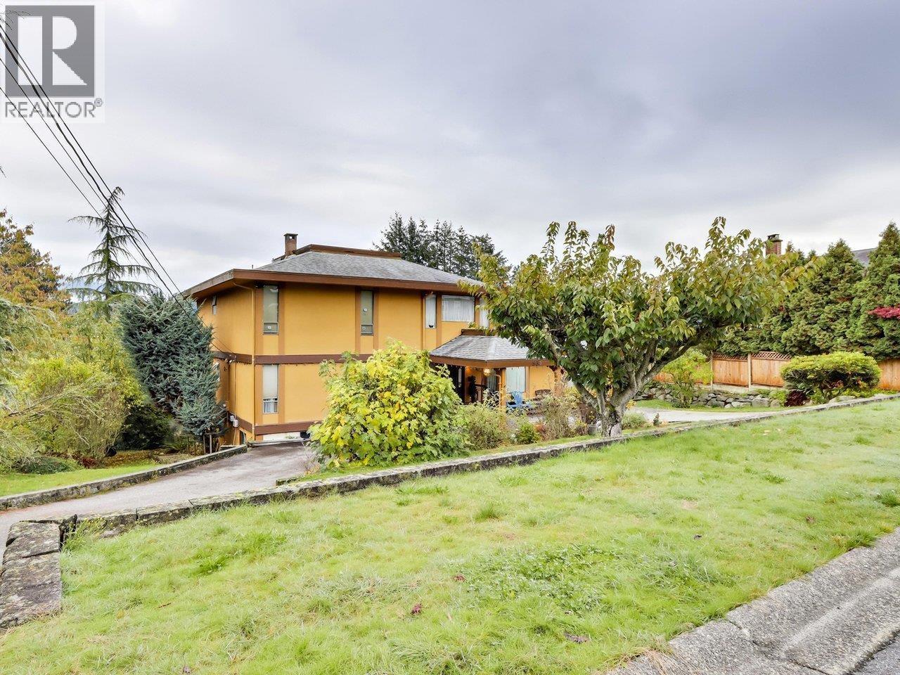 534 Beachview Drive, North Vancouver
