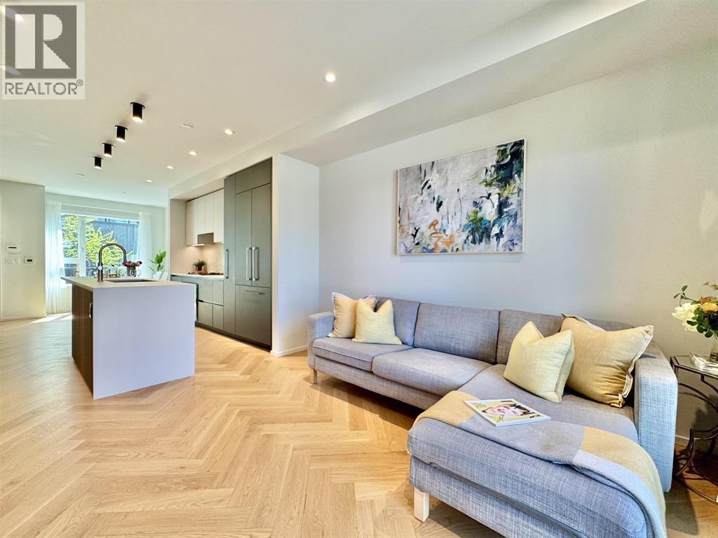 173 805 W 49TH Avenue, Vancouver