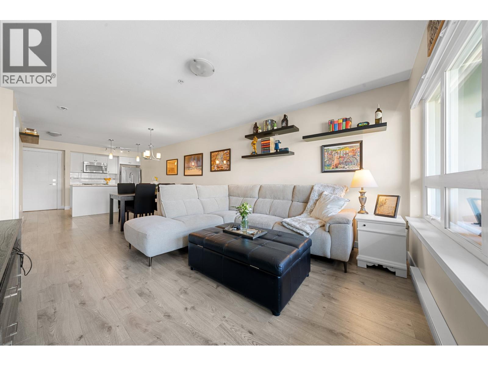 208 4815 55B Street, Delta
