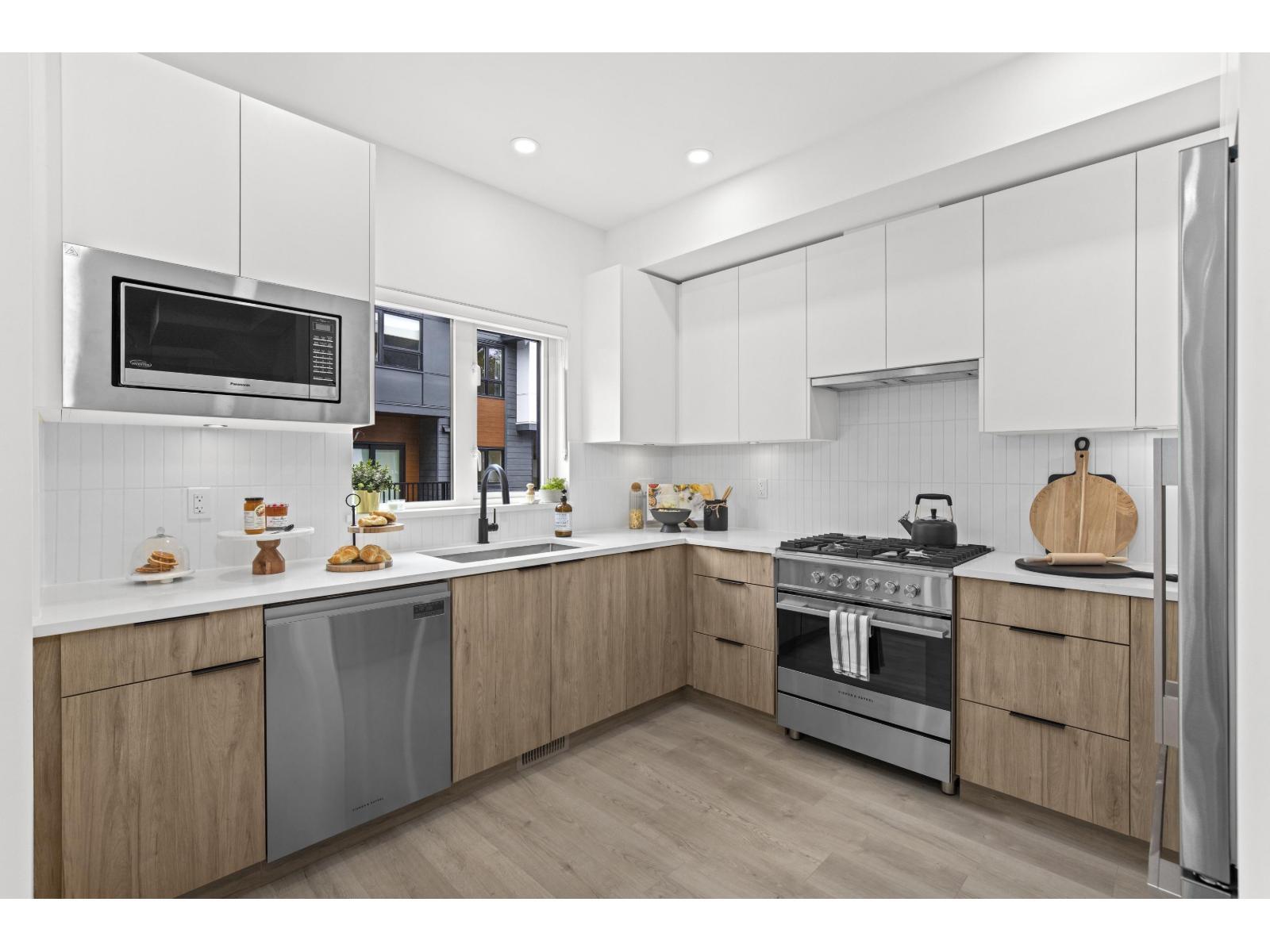 18 1959 165A Street, Surrey