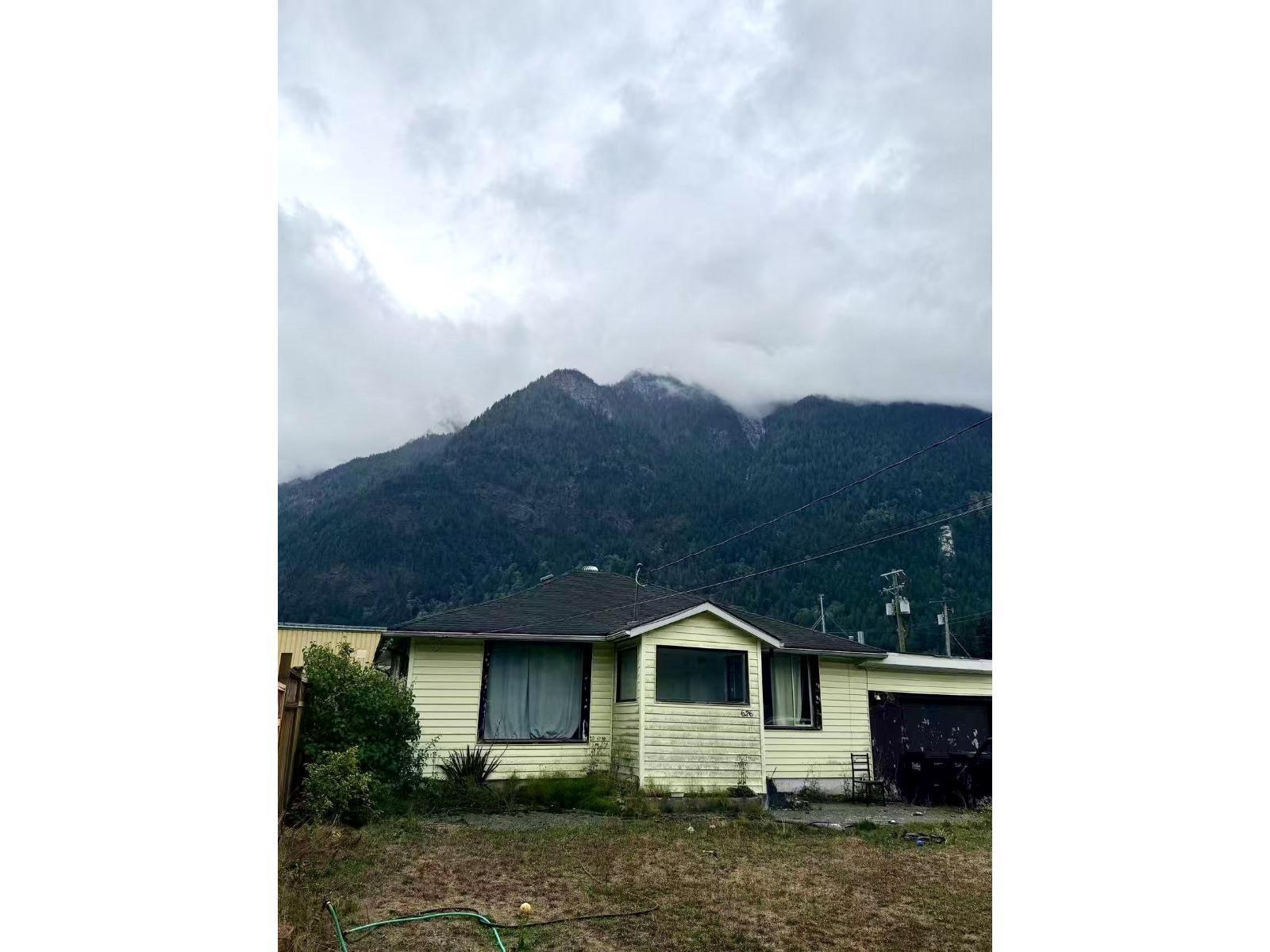 626 Hudson Bay Street, Hope