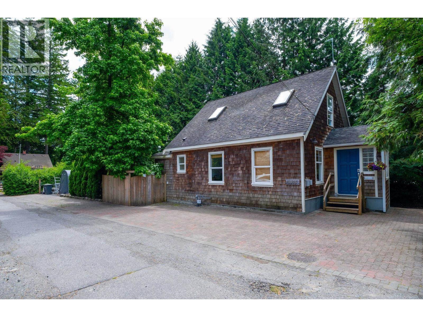 1075 Gladwin Drive, North Vancouver