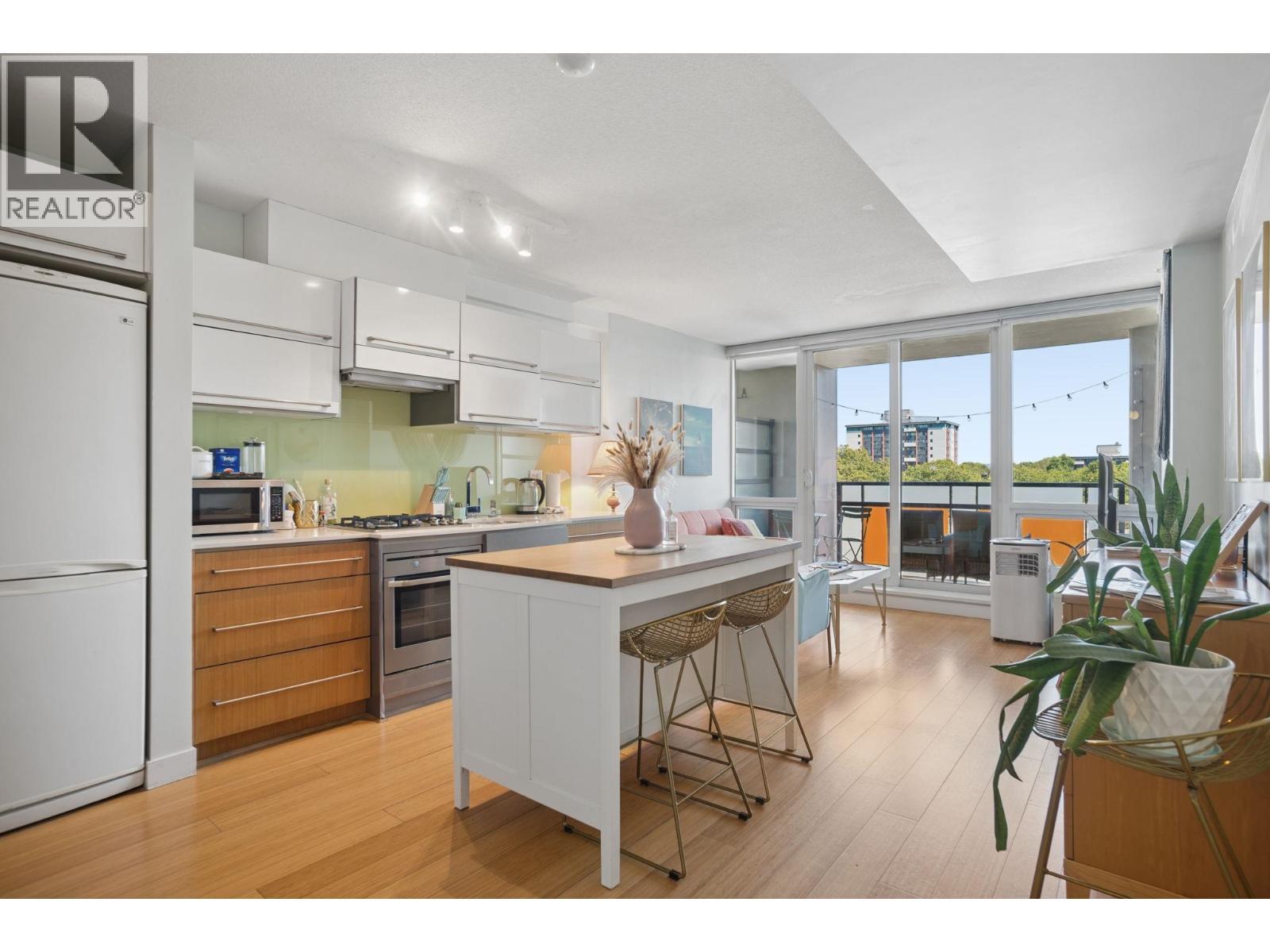 709 718 Main Street, Vancouver