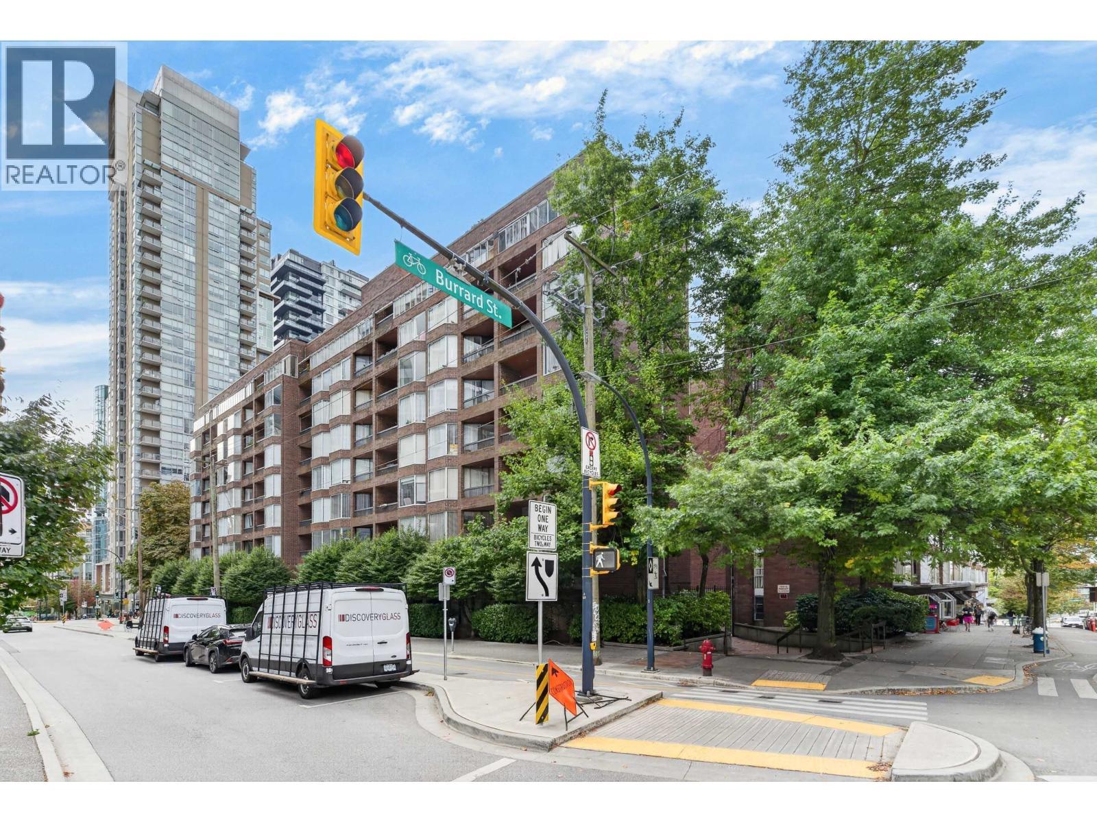 313 950 Drake Street, Vancouver