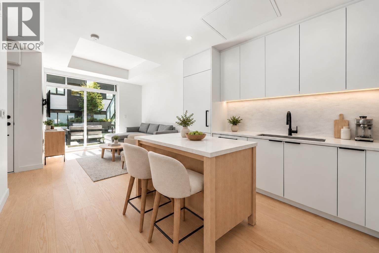 127 650 E 2ND Street, North Vancouver