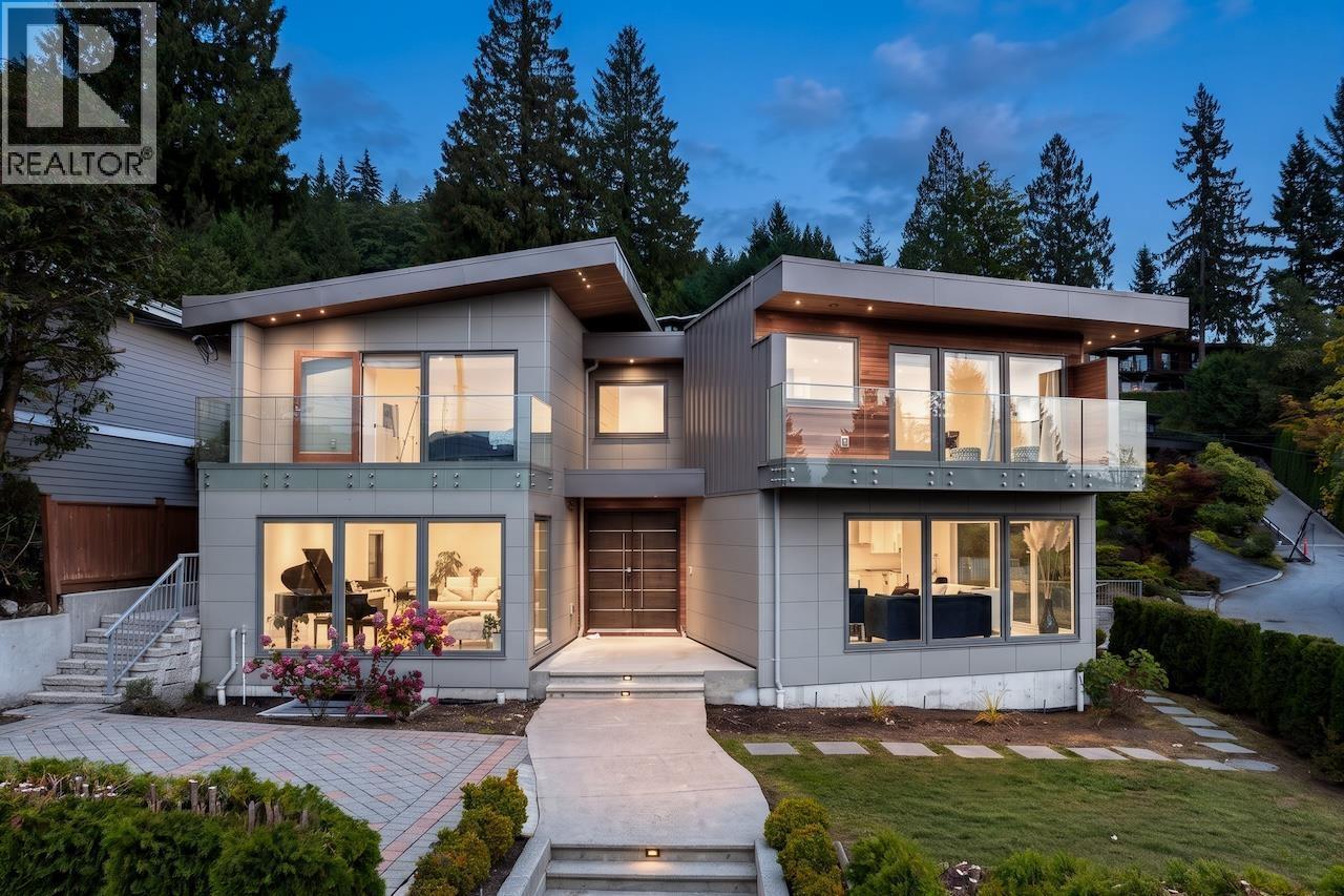 4716 Skyline Drive, North Vancouver