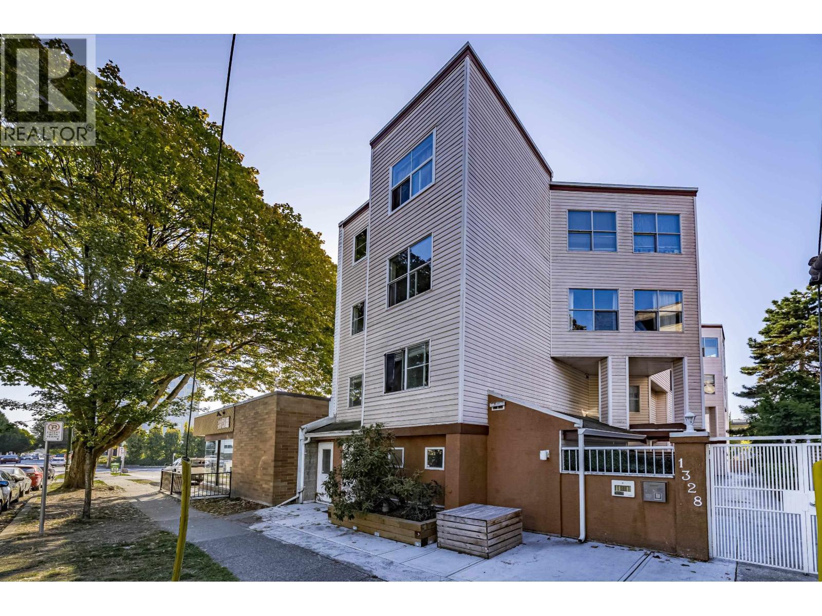 1 1328 W 73RD Avenue, Vancouver
