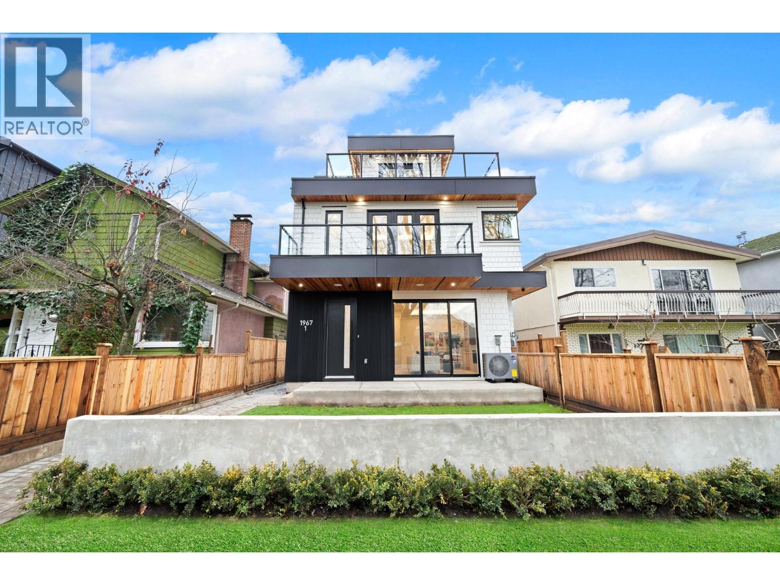 1 1967 E 13TH Avenue, Vancouver