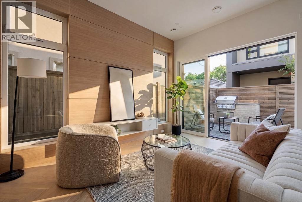 2 364 E 23RD Avenue, Vancouver