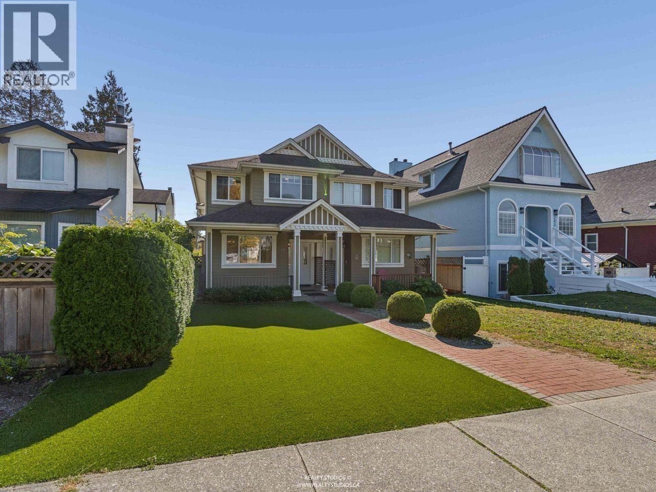 247 E 19TH Street, North Vancouver