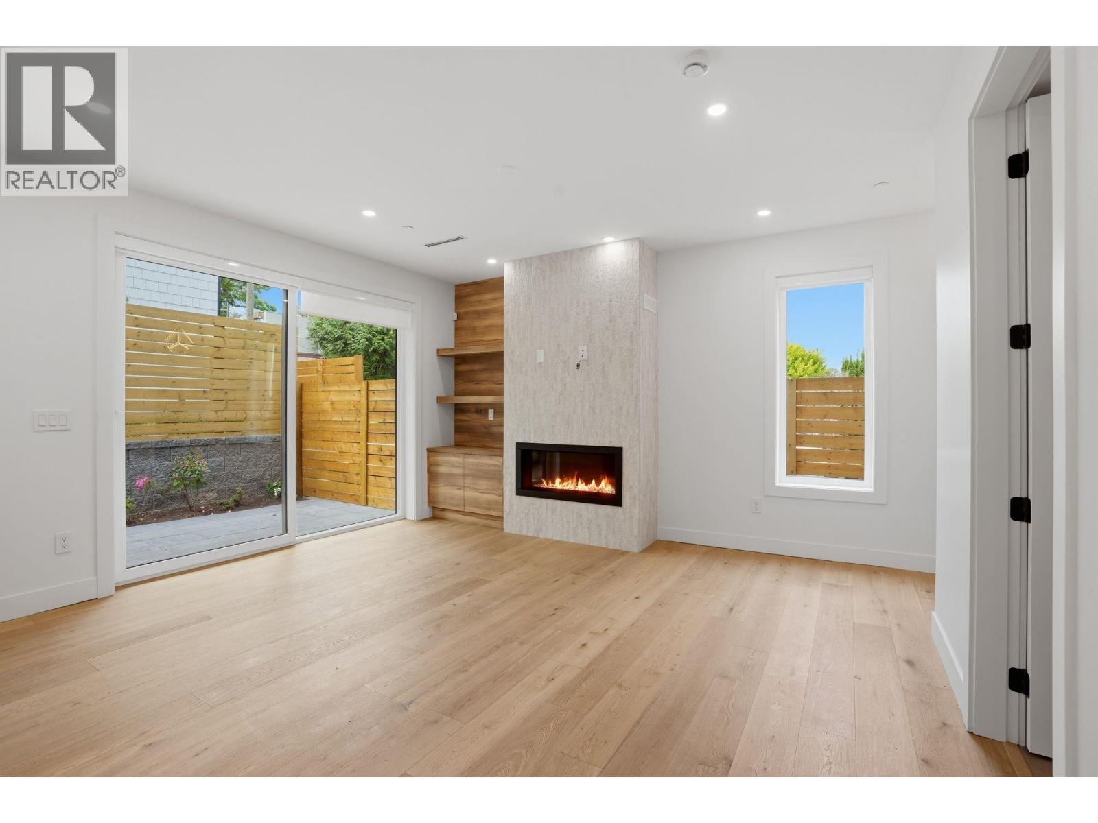 2 2438 E 20TH Avenue, Vancouver
