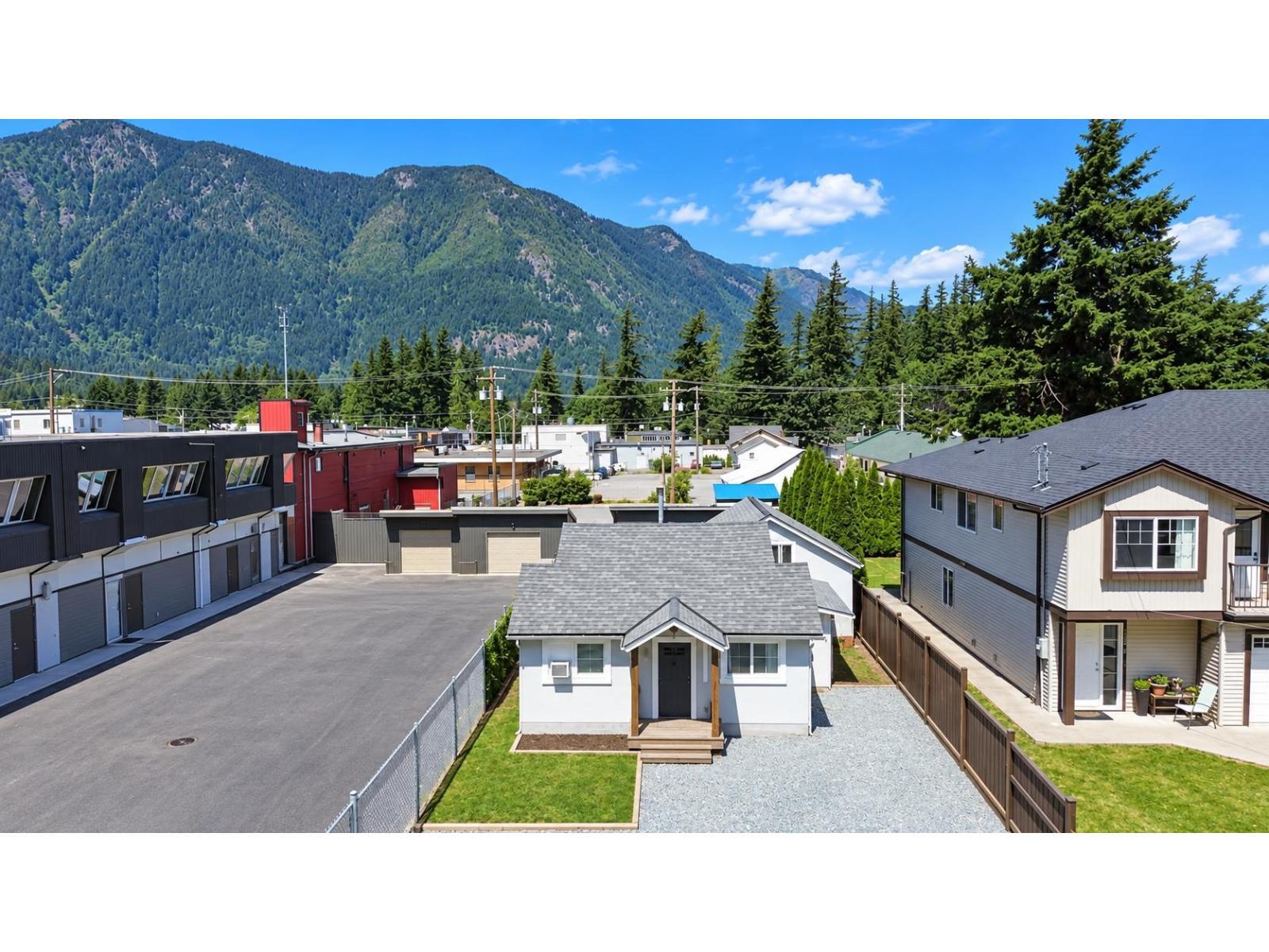 325 Hudson Bay Street, Hope