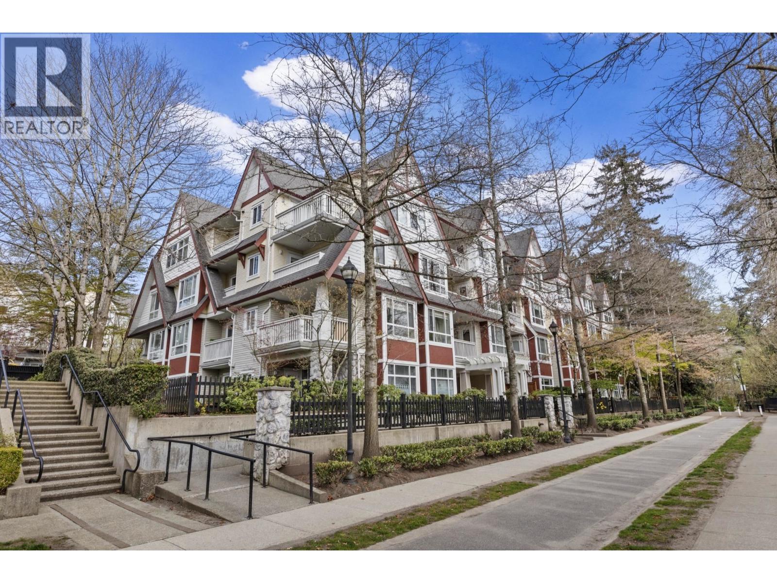 322 6833 Village Green, Burnaby