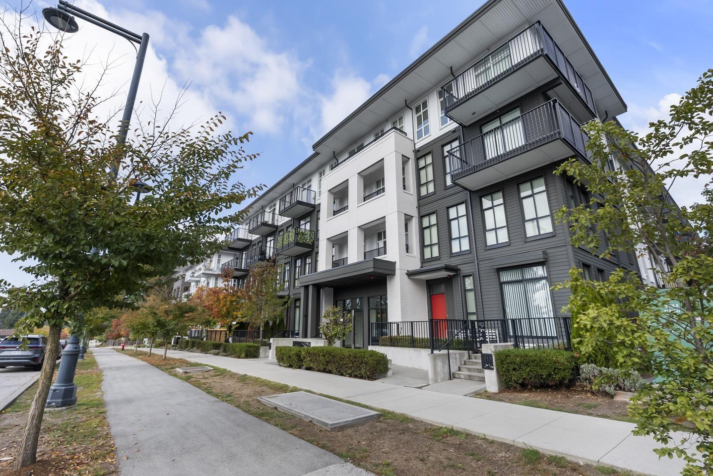 216 13933 105 Boulevard, Surrey