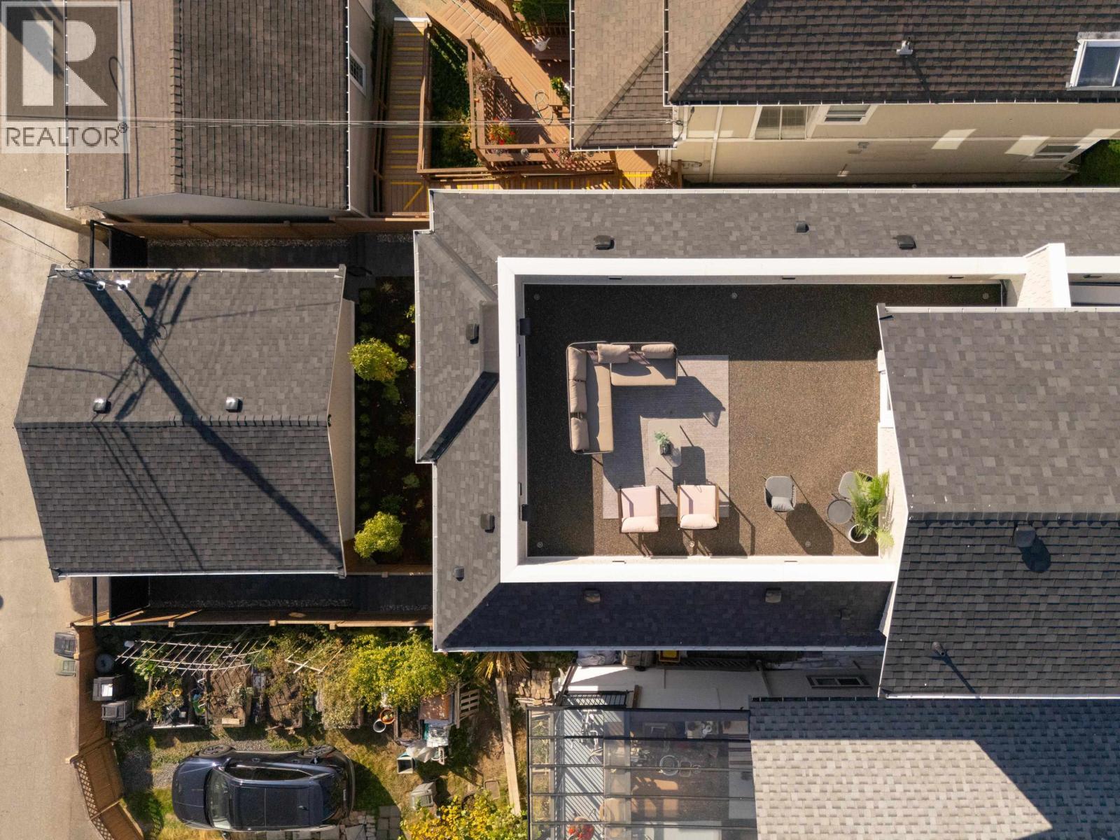 2 2344 W 45TH Avenue, Vancouver