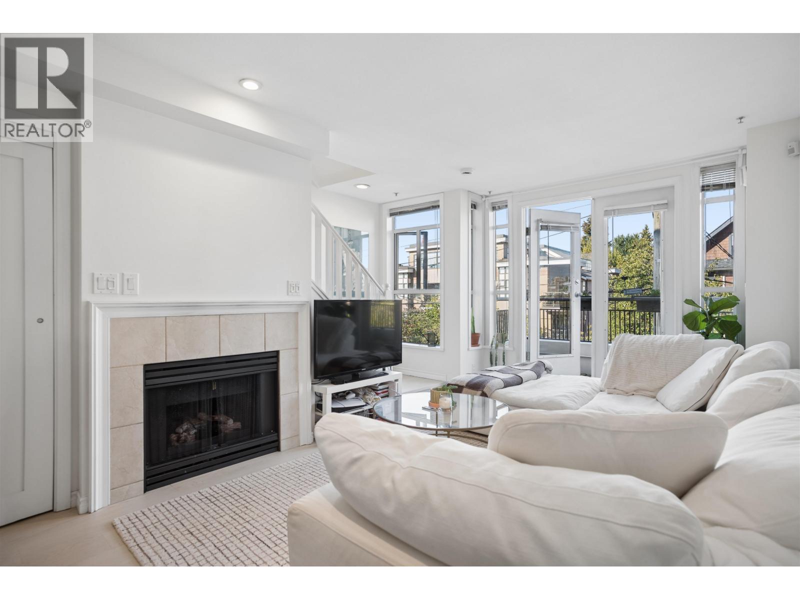 203 2190 W 5TH Avenue, Vancouver