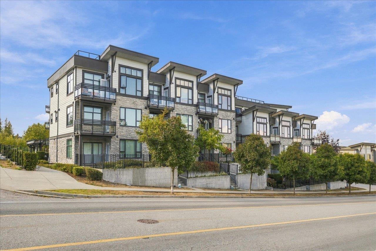 309 9983 E Barnston Drive, Surrey
