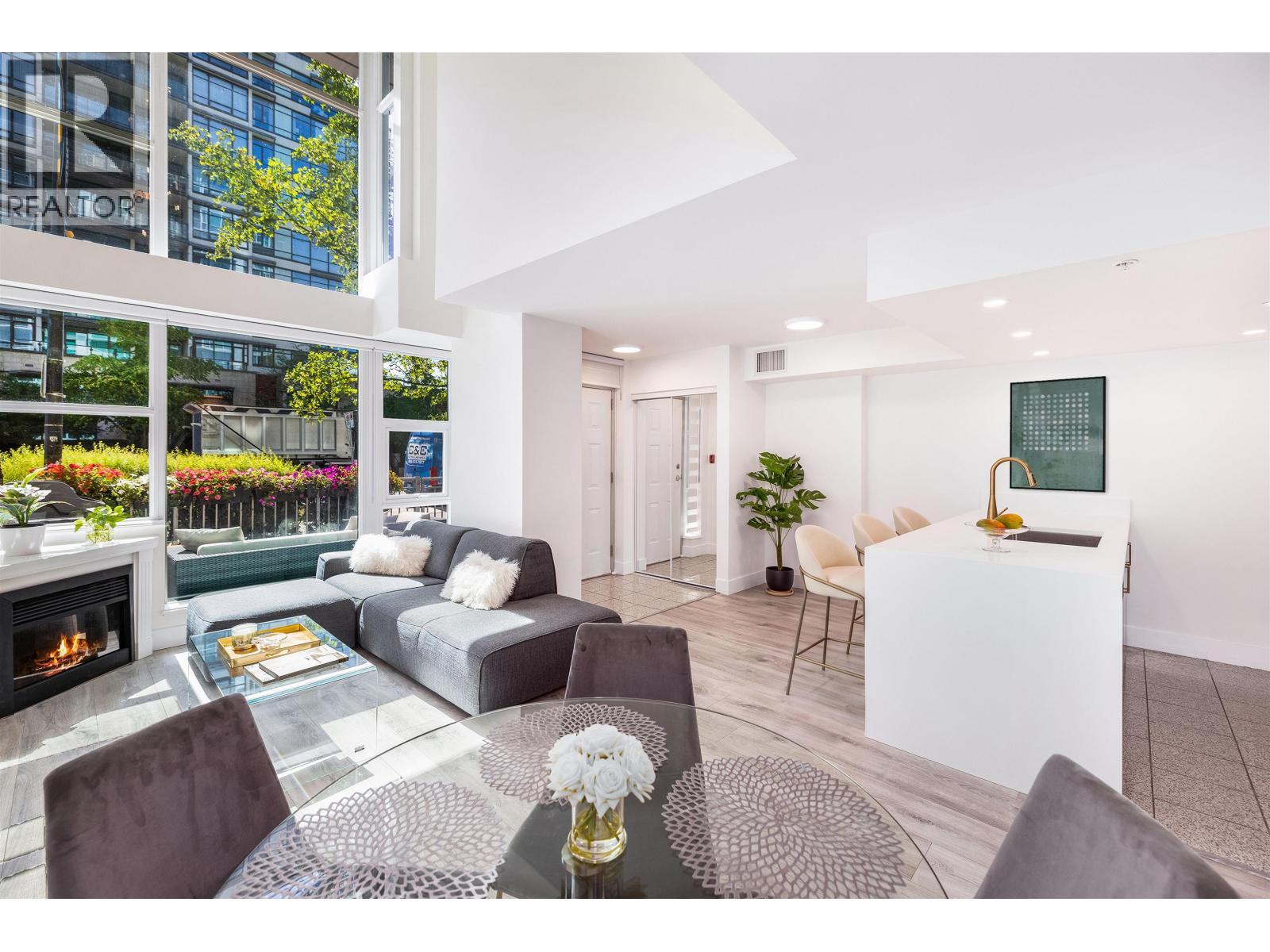 TH8 168 E Esplanade Avenue, North Vancouver