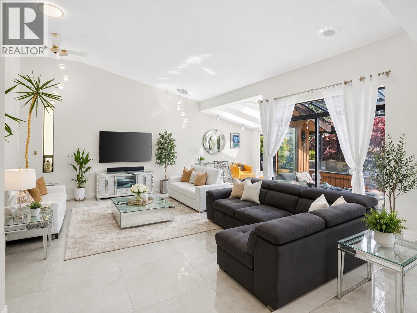 2940 Dresden Way, North Vancouver