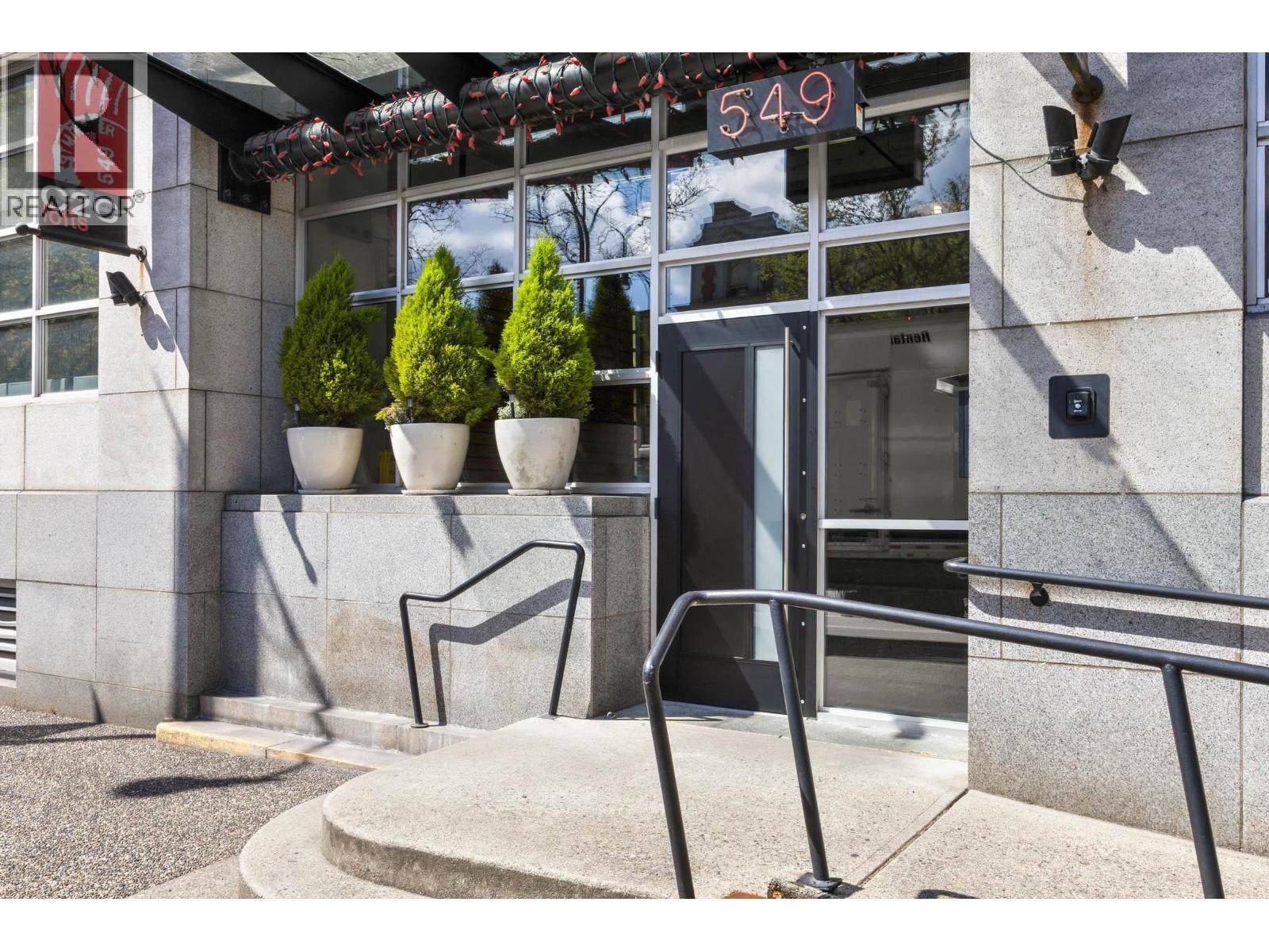 414 549 Columbia Street, New Westminster