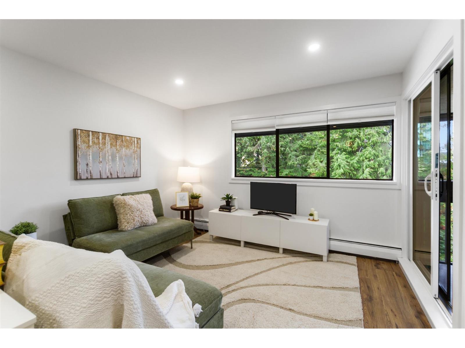 301 1561 Vidal Street, White Rock