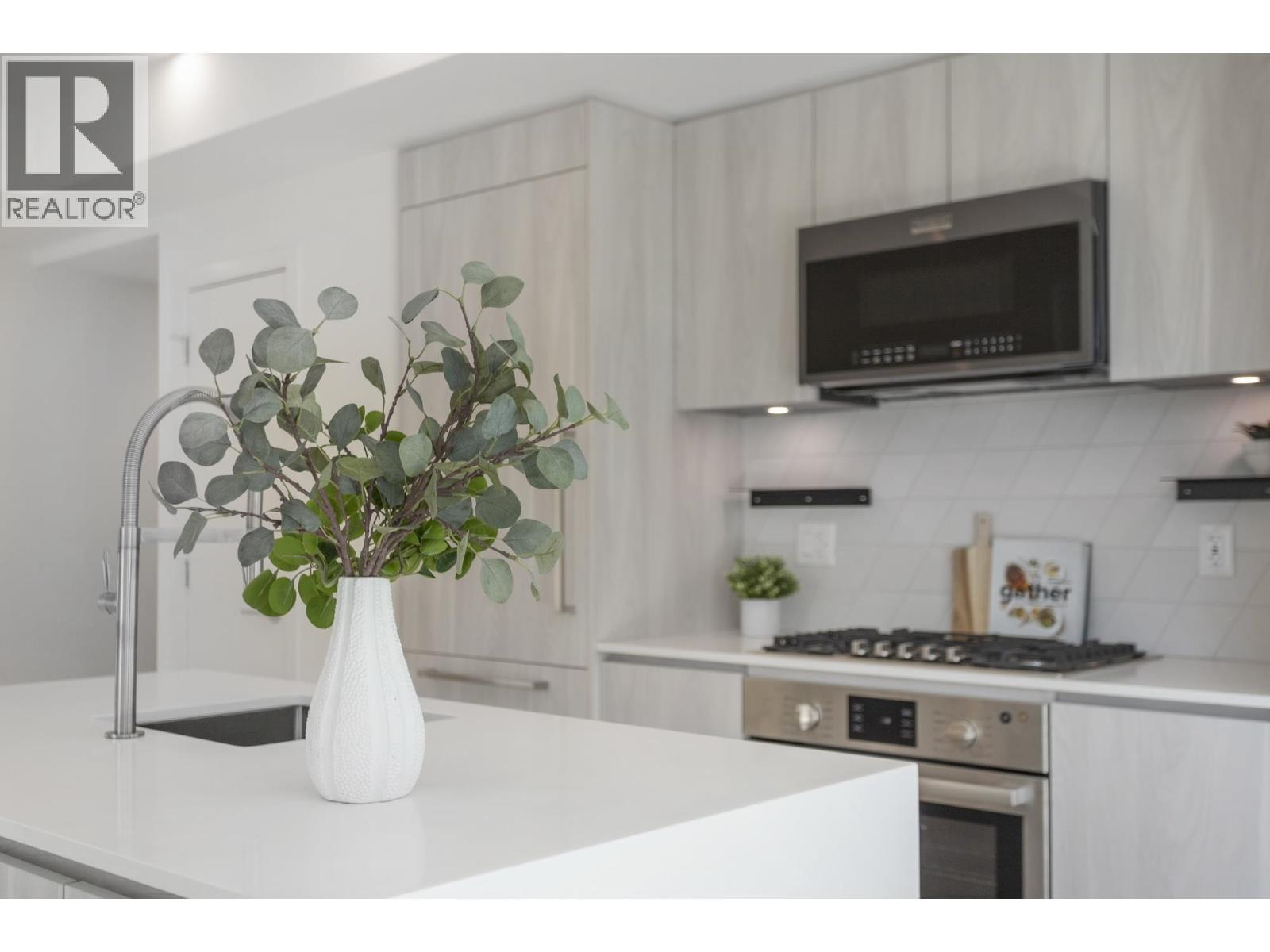 204 3264 Vanness Avenue, Vancouver