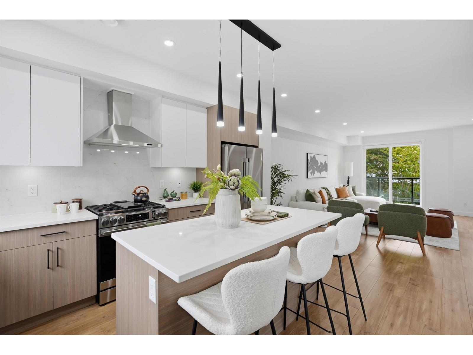2 5629 King George Boulevard, Surrey